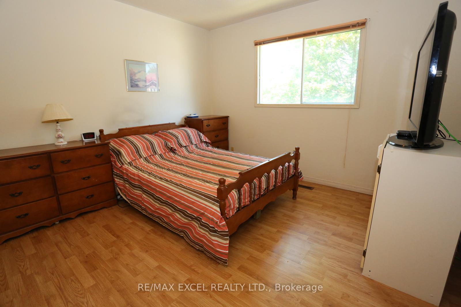 Photo 13 of 93 Olivewood Drive, Markham, Middlefield — HOMEH
