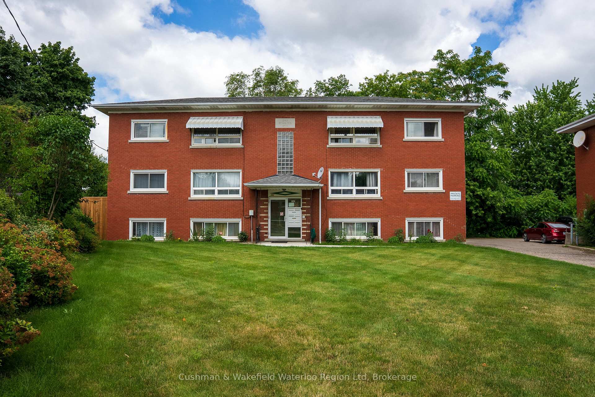 Photo of 282 Ottawa Street S