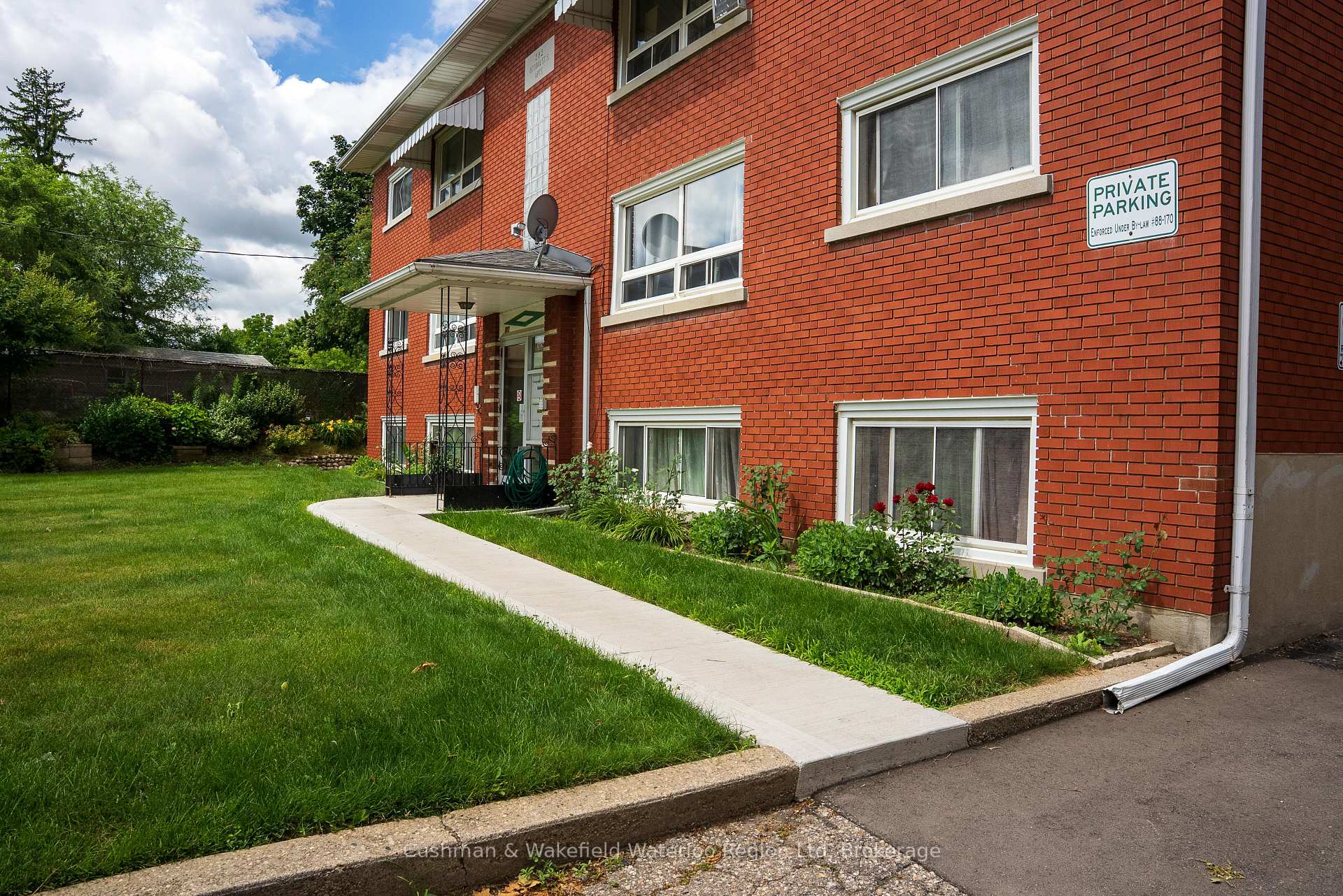 Photo 4 of 282 Ottawa Street S, Kitchener, Southdale — HOMEH