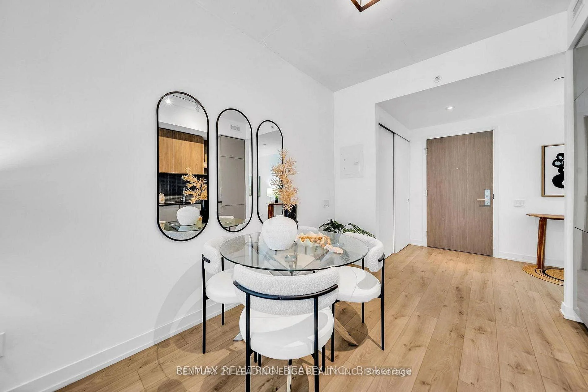 Photo 5 of Unit 603, 161 Roehampton Avenue, Toronto, Mount Pleasant West — HOMEH