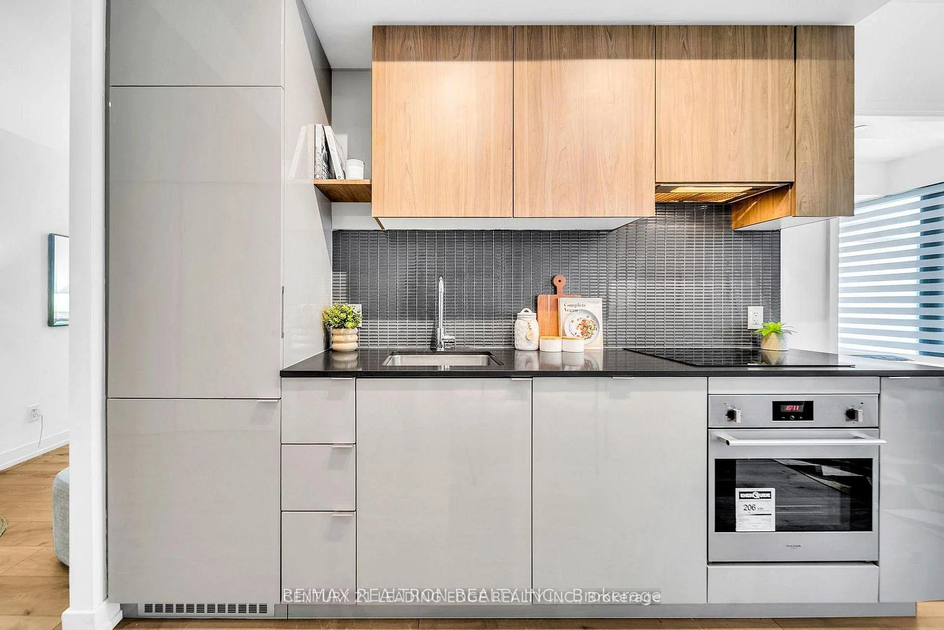 Photo 8 of Unit 603, 161 Roehampton Avenue, Toronto, Mount Pleasant West — HOMEH
