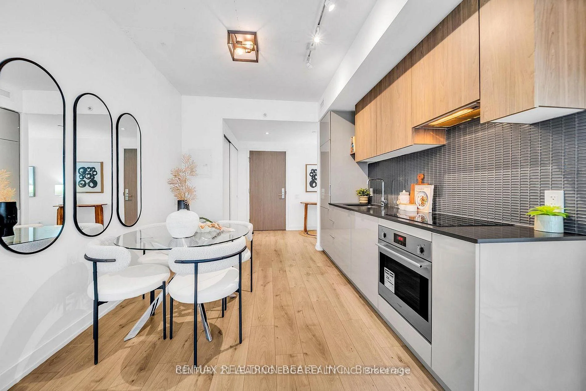 Photo 10 of Unit 603, 161 Roehampton Avenue, Toronto, Mount Pleasant West — HOMEH