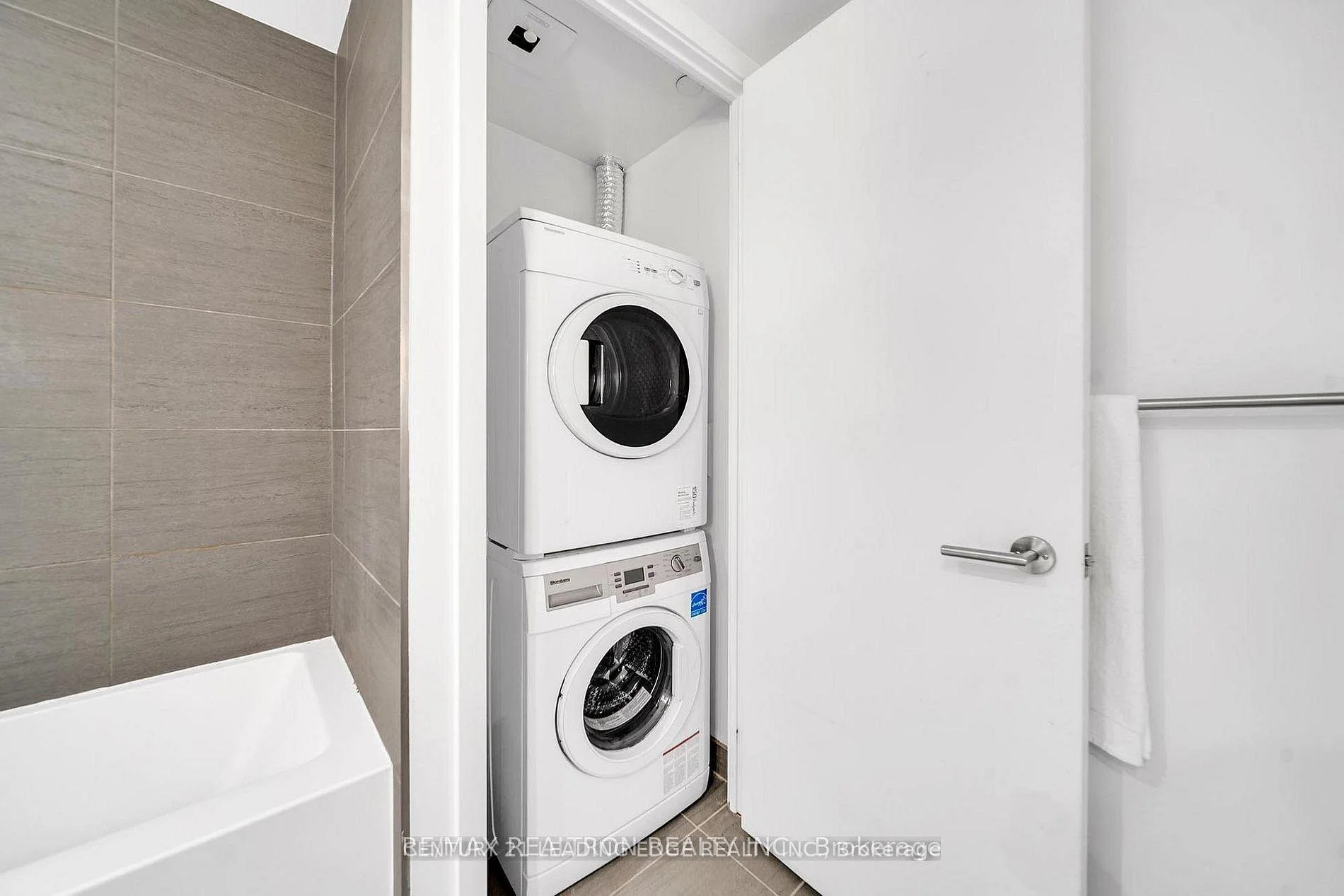 Photo 14 of Unit 603, 161 Roehampton Avenue, Toronto, Mount Pleasant West — HOMEH