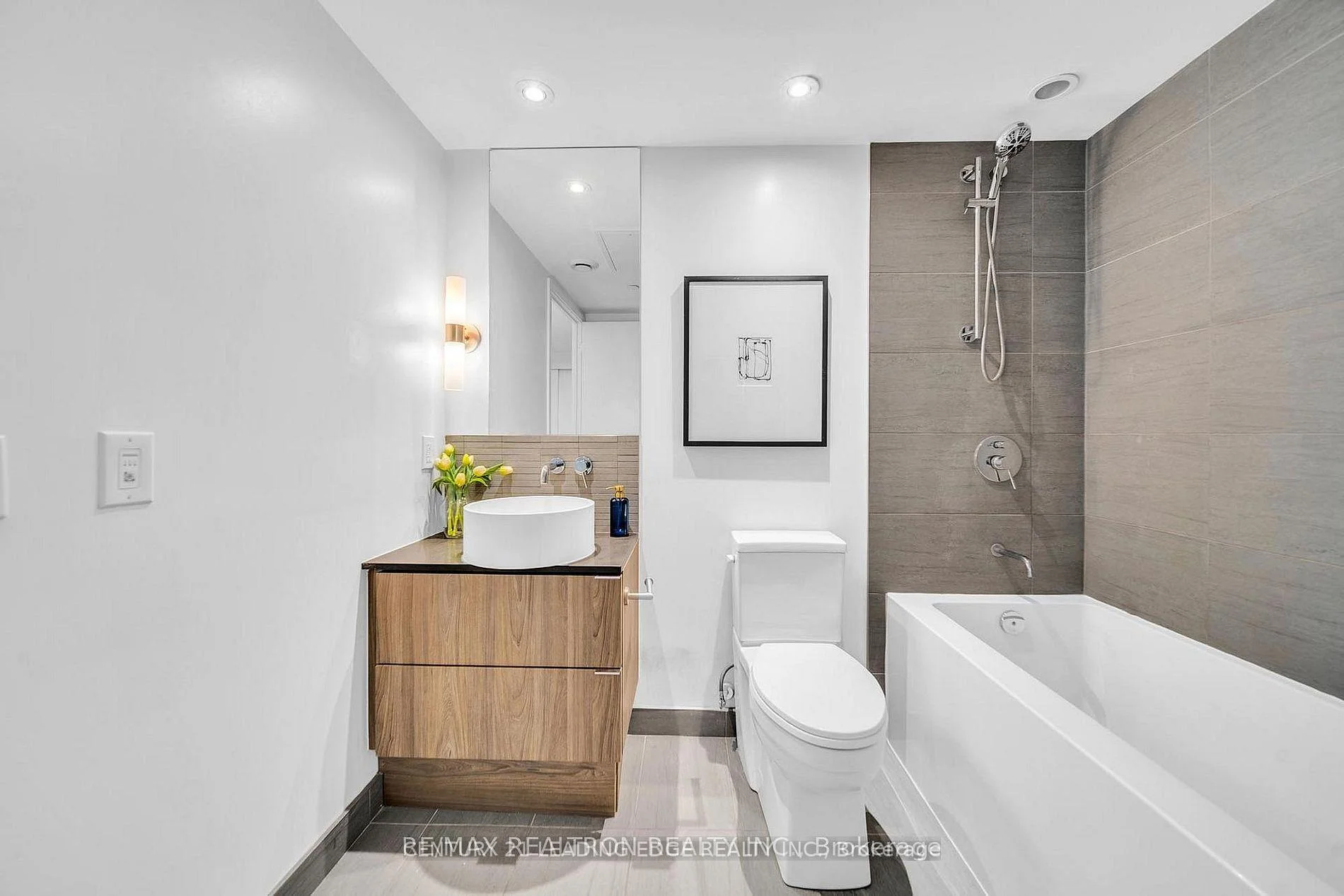 Photo 15 of Unit 603, 161 Roehampton Avenue, Toronto, Mount Pleasant West — HOMEH