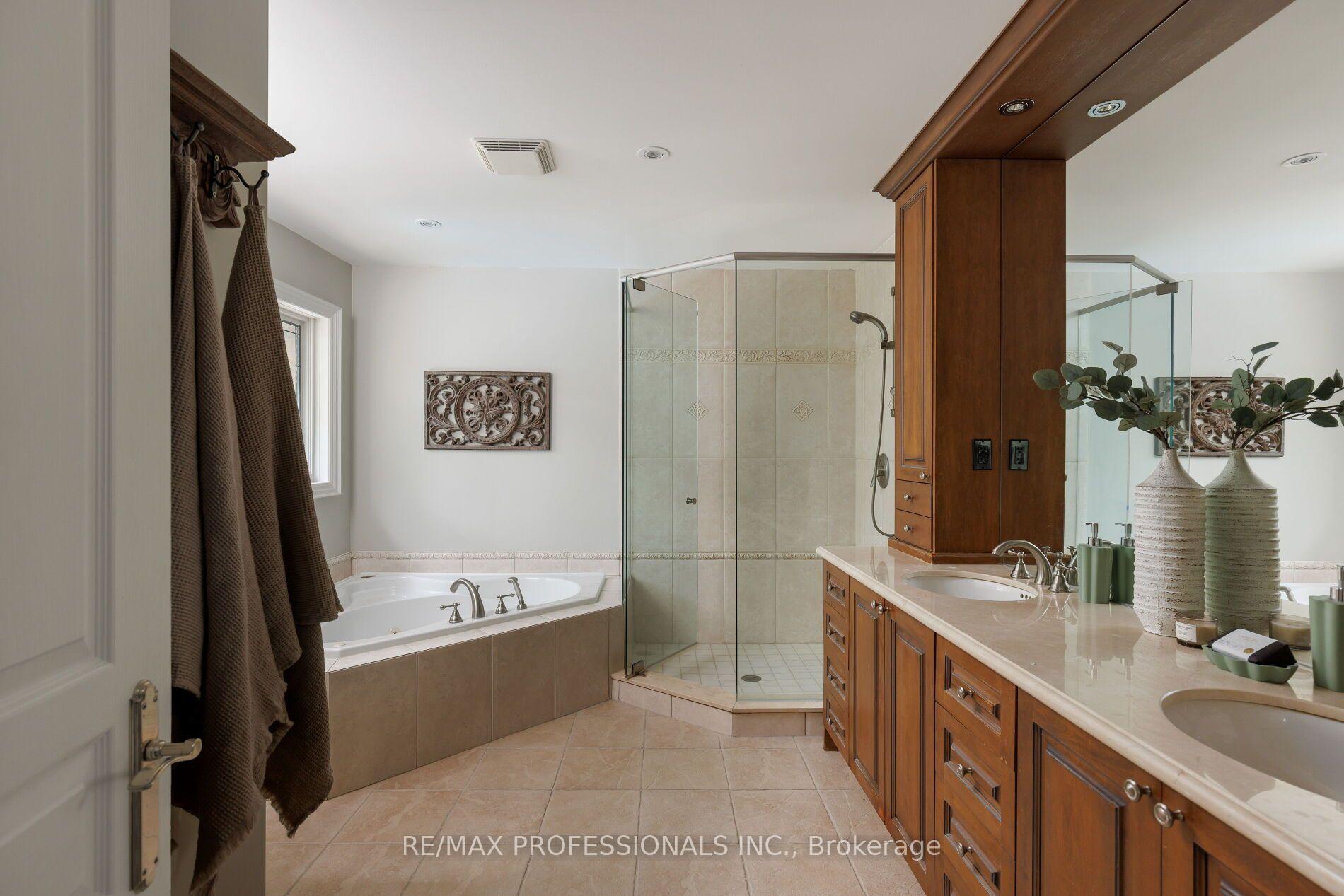 Photo 29 of 83 Wimbleton Road, Etobicoke, Edenbridge-Humber Valley — HOMEH