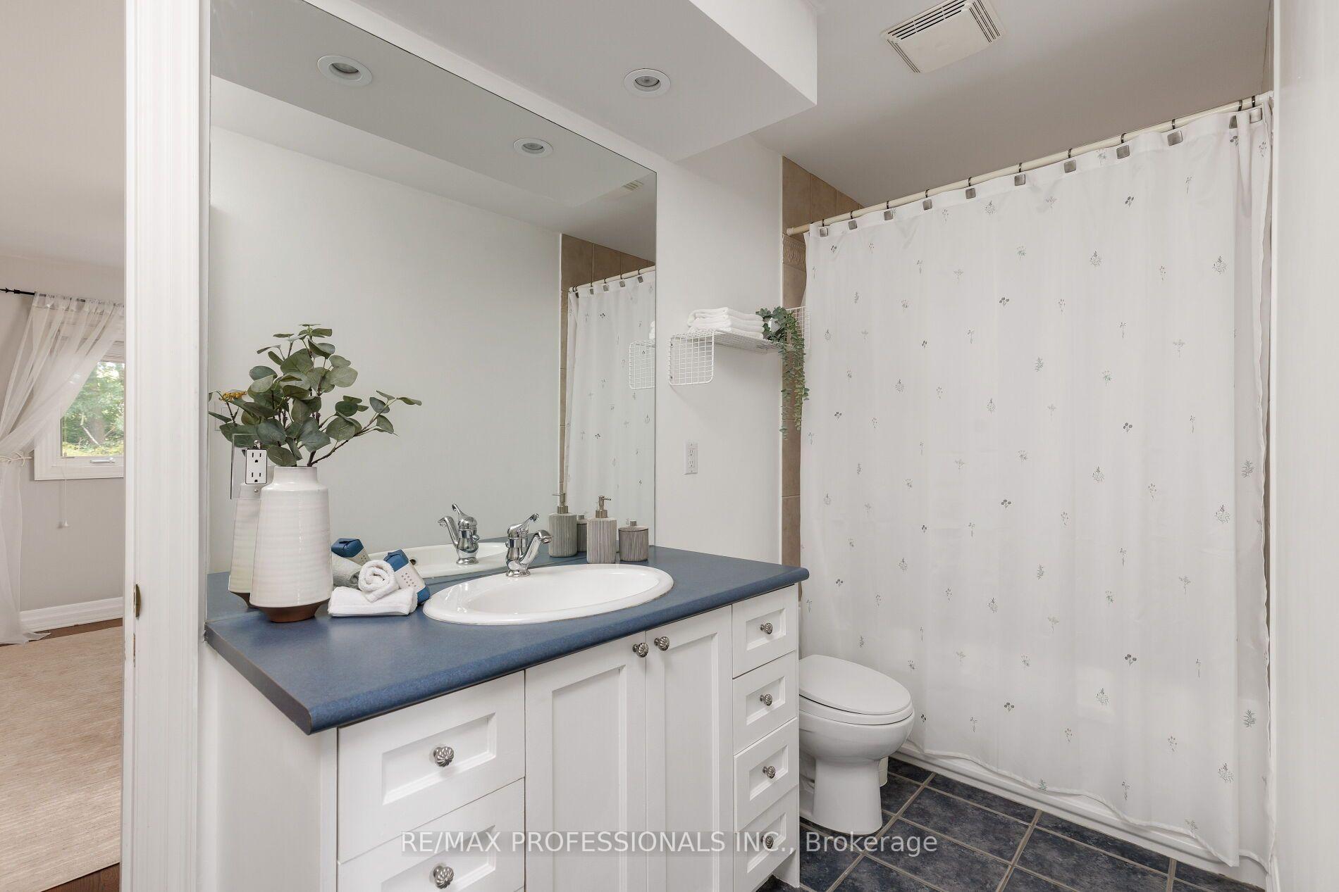 Photo 38 of 83 Wimbleton Road, Etobicoke, Edenbridge-Humber Valley — HOMEH