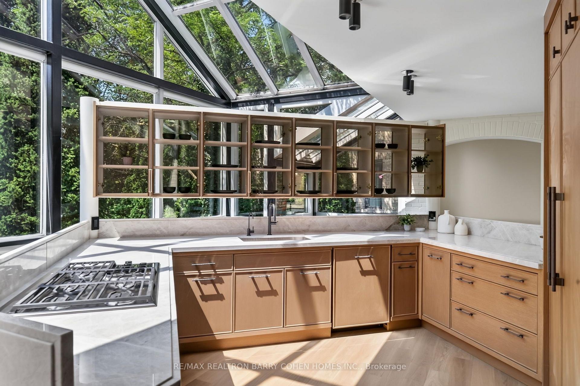 Photo 10 of 23 South Drive, Toronto, Rosedale-Moore Park — HOMEH