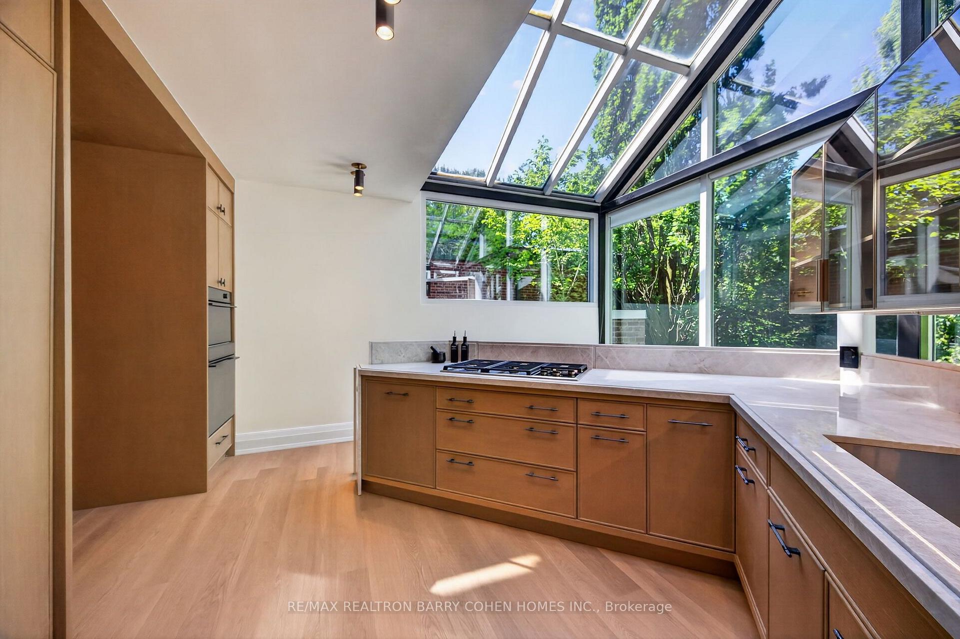 Photo 12 of 23 South Drive, Toronto, Rosedale-Moore Park — HOMEH