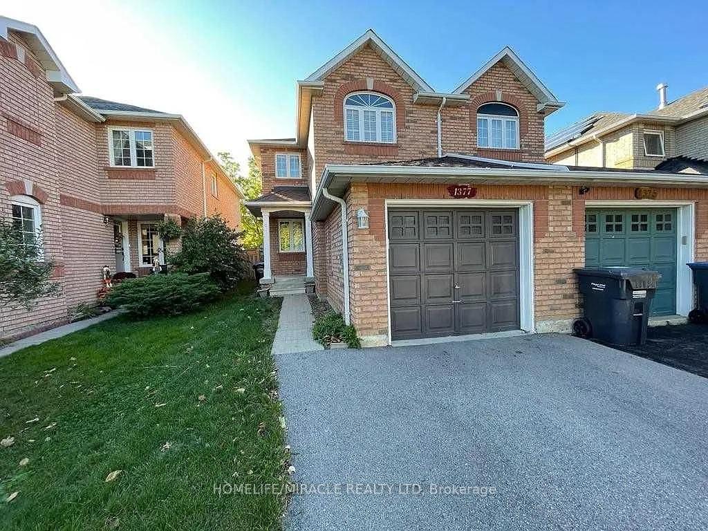 Front of 1377 Inuit Trail