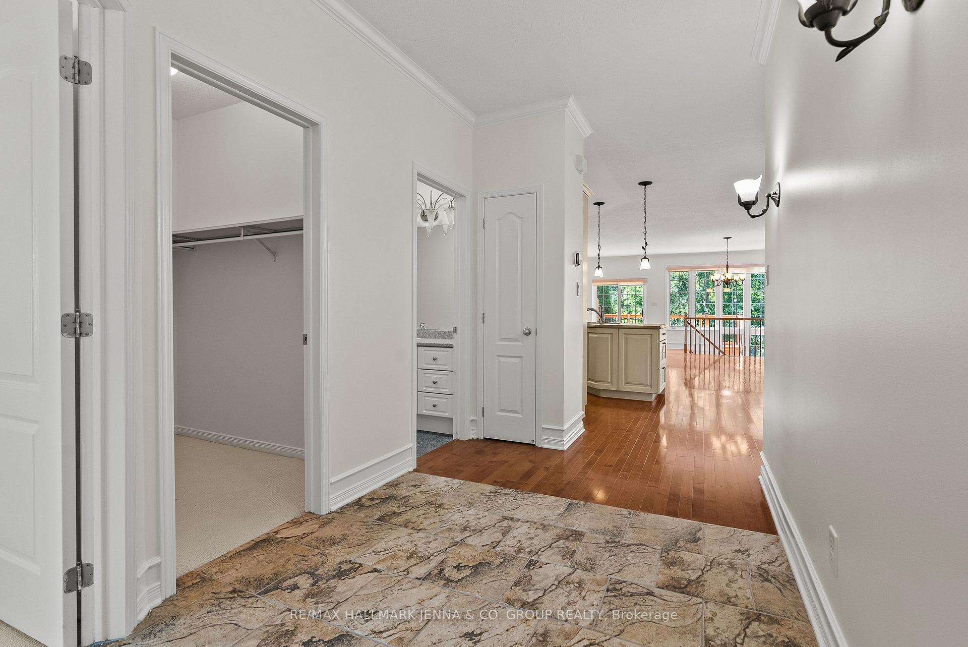 Photo 4 of 110 Heathercrest Private, Ottawa, Barrhaven - Stonebridge — HOMEH