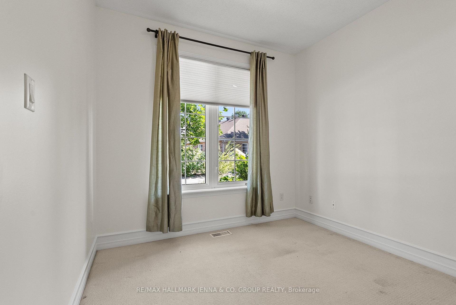 Photo 5 of 110 Heathercrest Private, Ottawa, Barrhaven - Stonebridge — HOMEH
