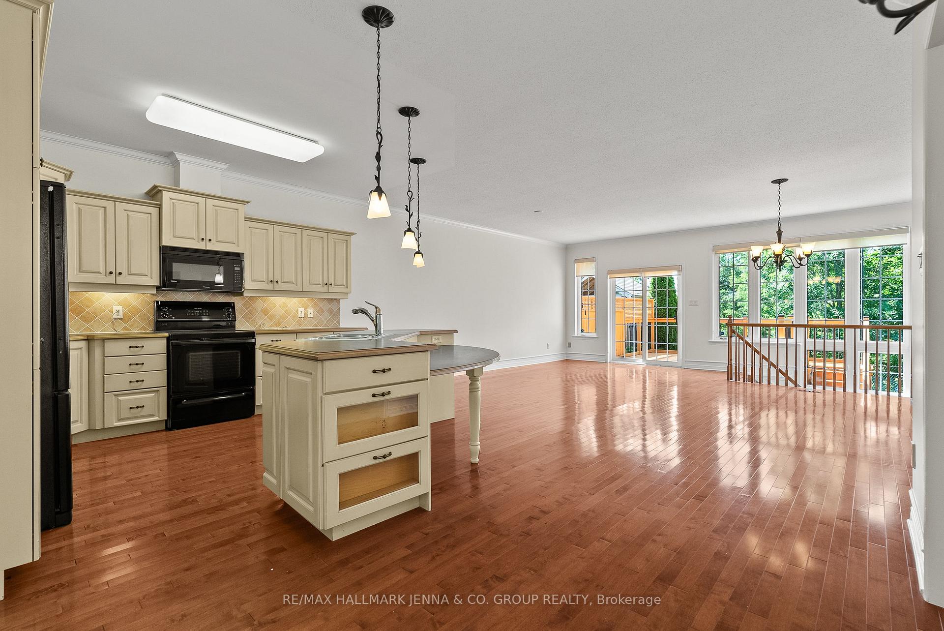 Photo 8 of 110 Heathercrest Private, Ottawa, Barrhaven - Stonebridge — HOMEH