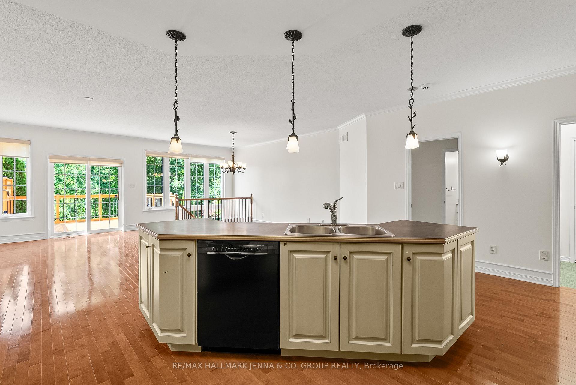 Photo 10 of 110 Heathercrest Private, Ottawa, Barrhaven - Stonebridge — HOMEH