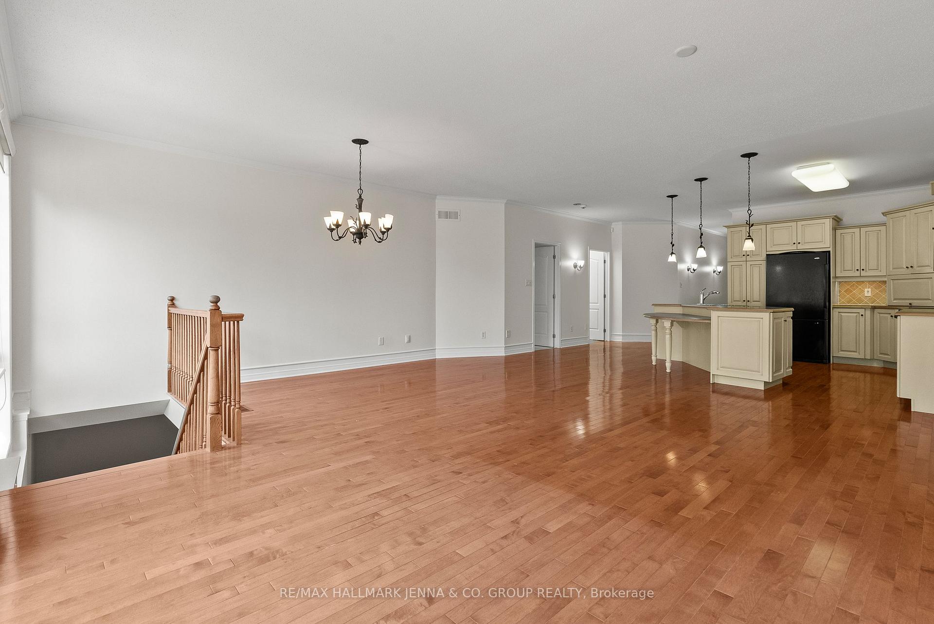 Photo 13 of 110 Heathercrest Private, Ottawa, Barrhaven - Stonebridge — HOMEH