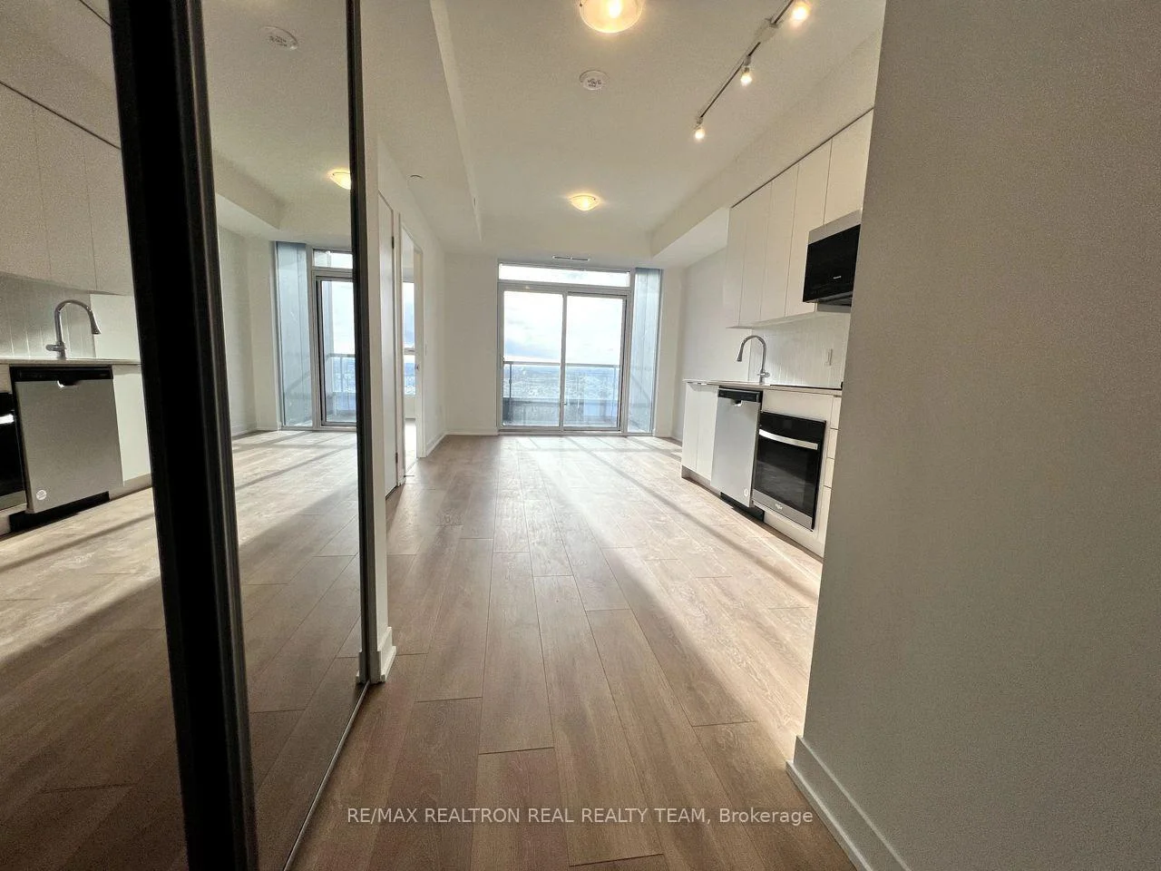 Photo 3 of Unit 1212, 10 Abeja Street, Vaughan, Concord — HOMEH