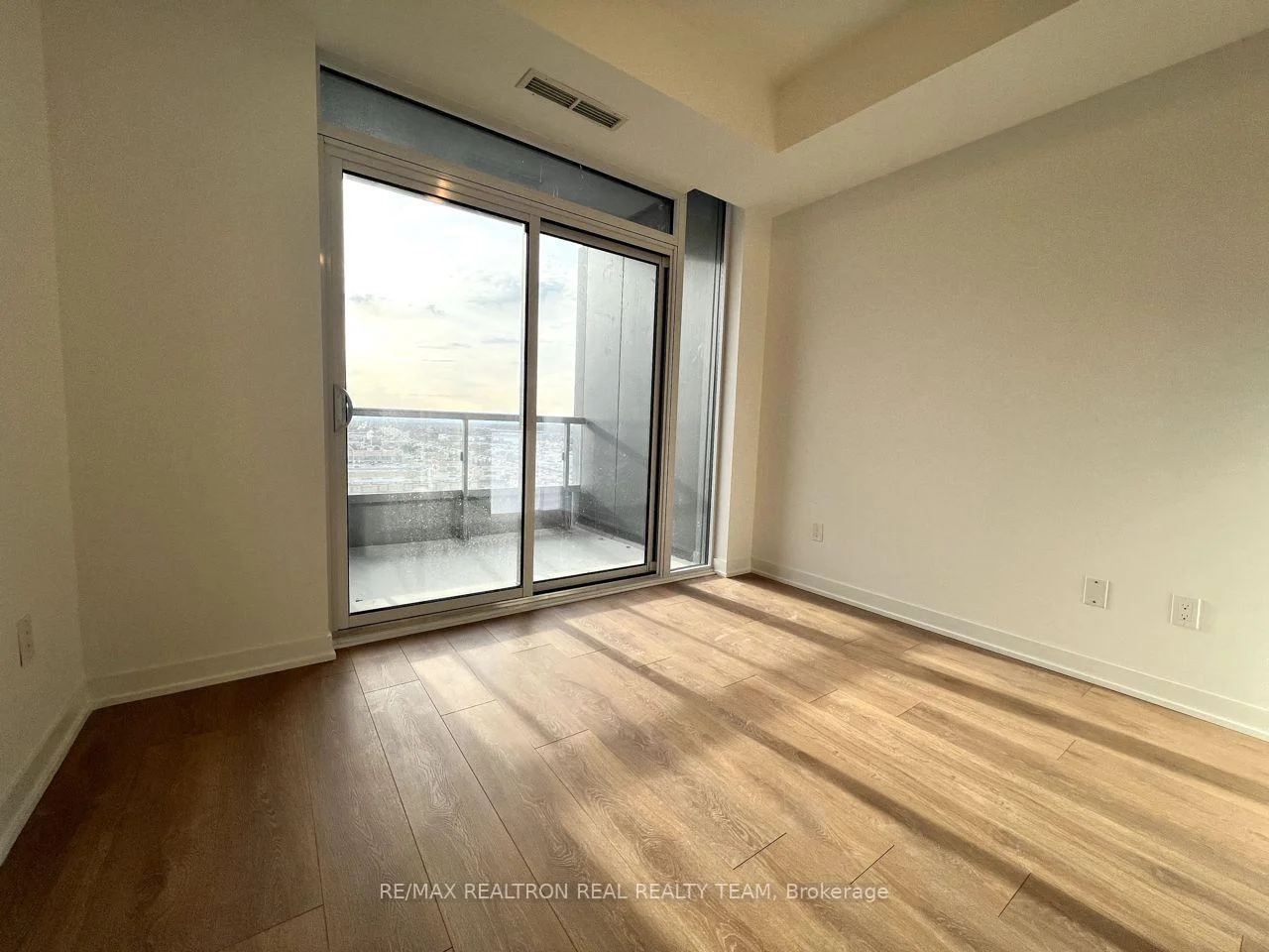 Photo 5 of Unit 1212, 10 Abeja Street, Vaughan, Concord — HOMEH