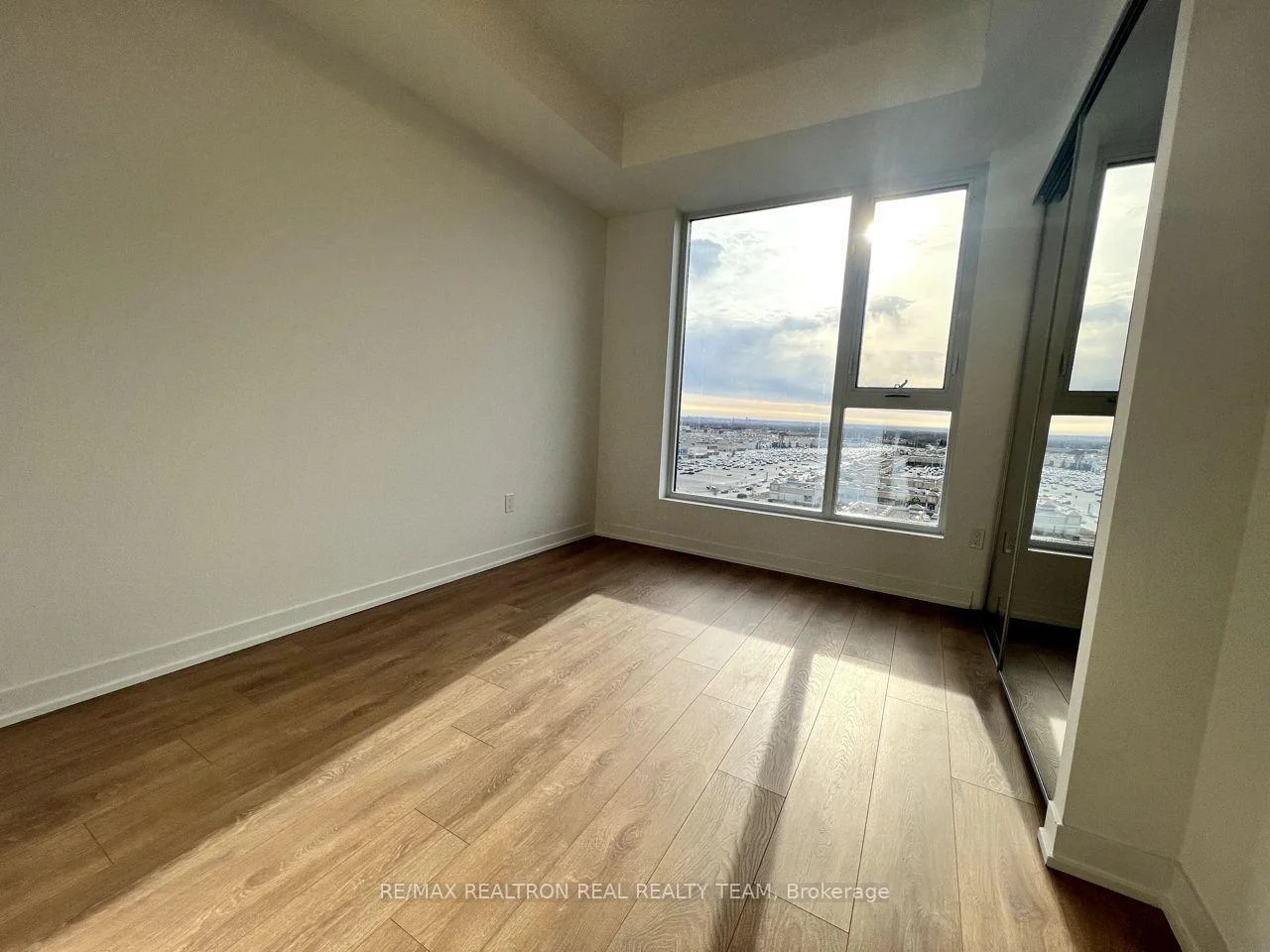 Photo 8 of Unit 1212, 10 Abeja Street, Vaughan, Concord — HOMEH