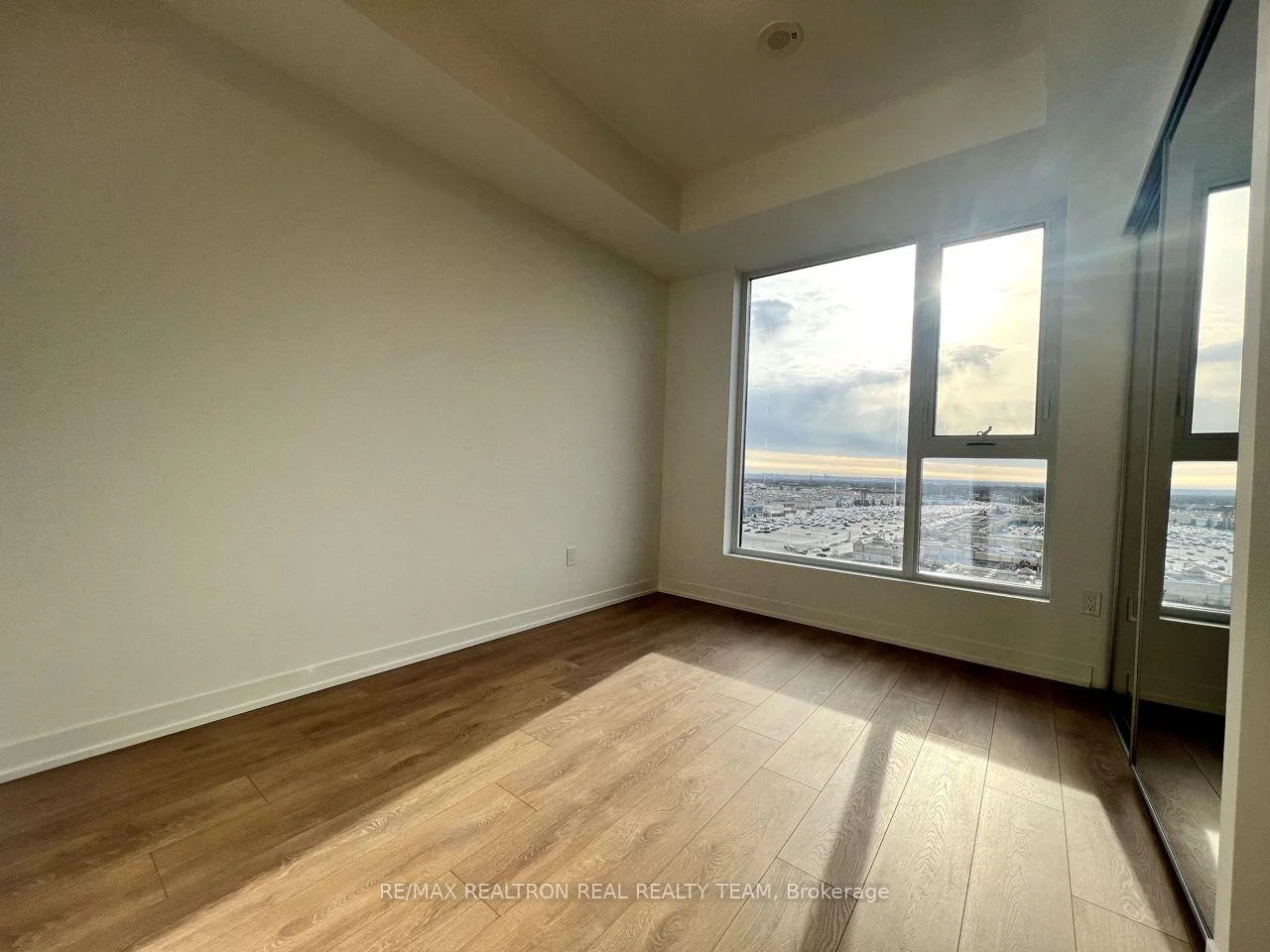 Photo 9 of Unit 1212, 10 Abeja Street, Vaughan, Concord — HOMEH
