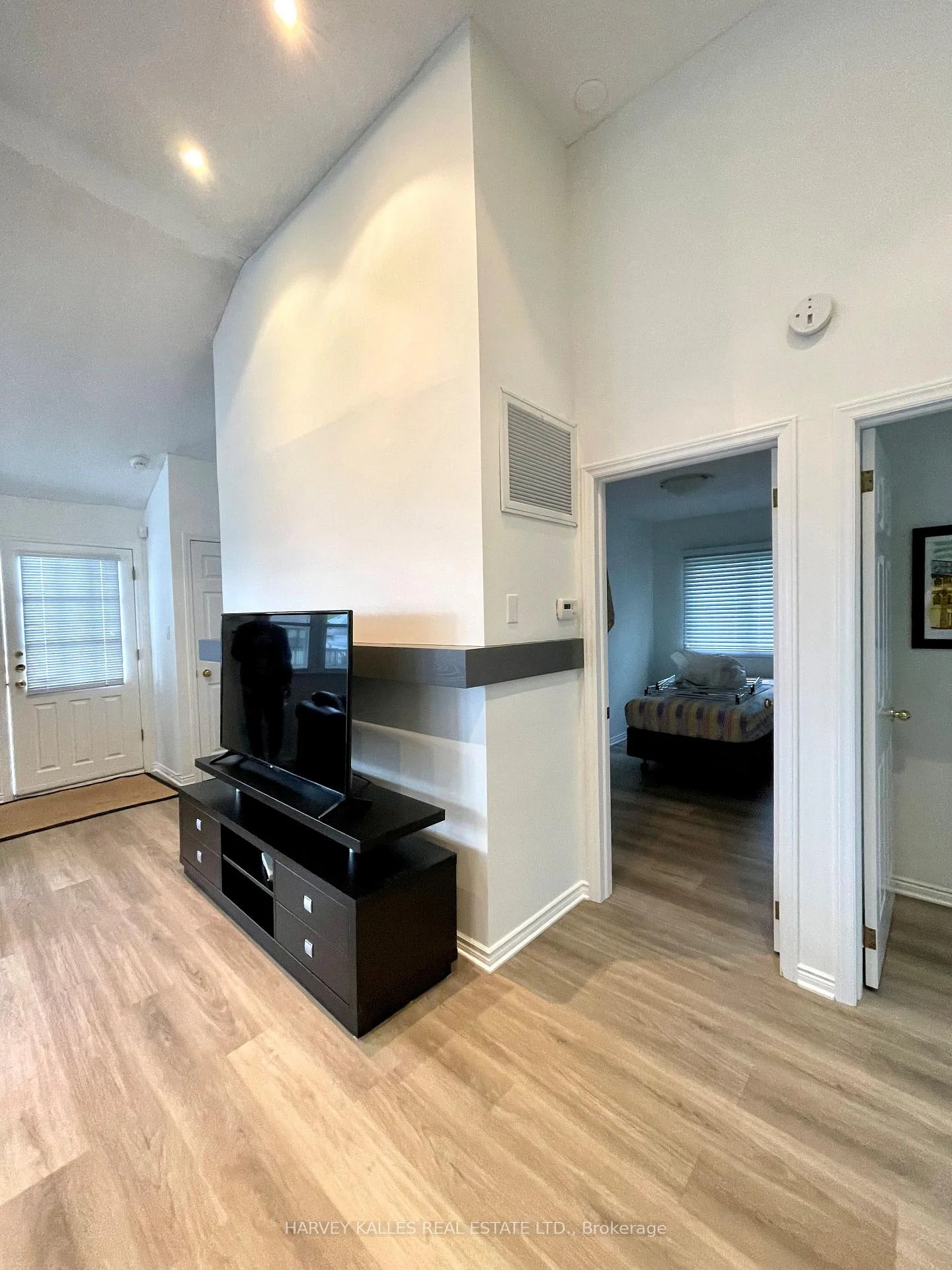 Photo 10 of Unit 9, 1139 Claver Avenue, Innisfil, Rural Innisfil — HOMEH