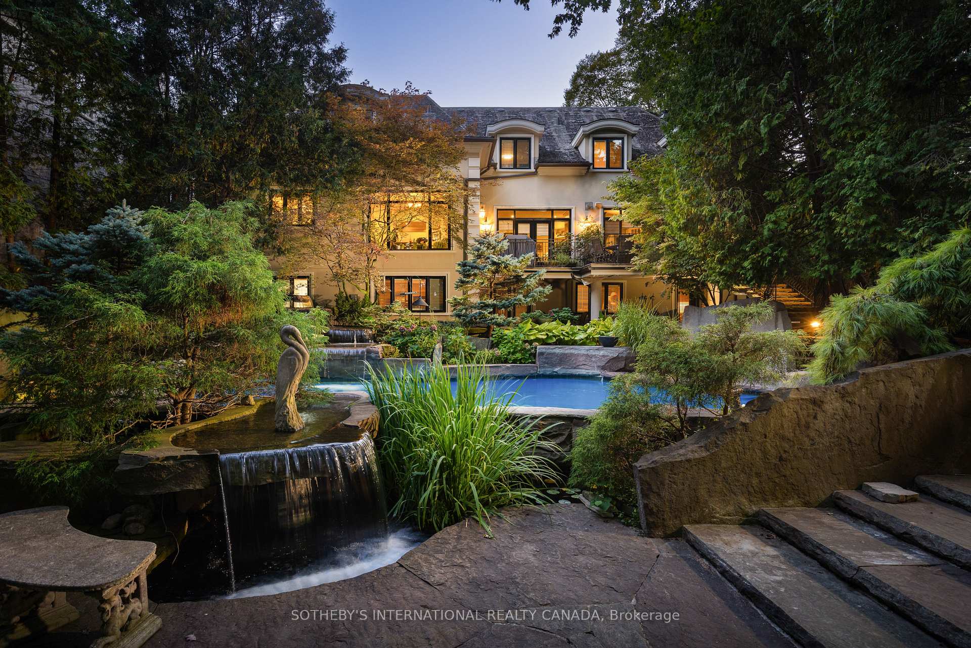 Photo 1 of 23 Edenbrook Hill, Etobicoke, Edenbridge-Humber Valley — HOMEH