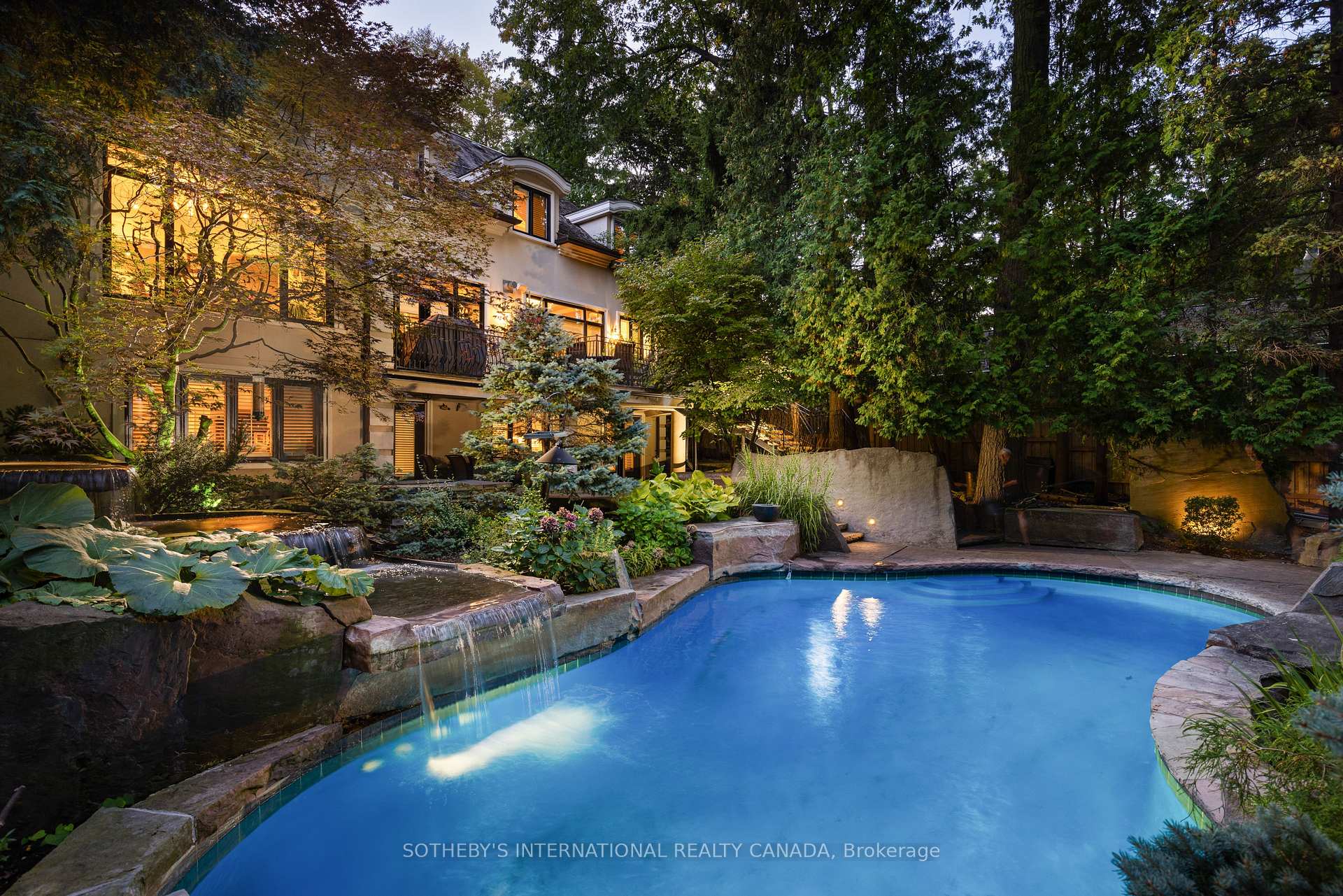 Photo 3 of 23 Edenbrook Hill, Etobicoke, Edenbridge-Humber Valley — HOMEH