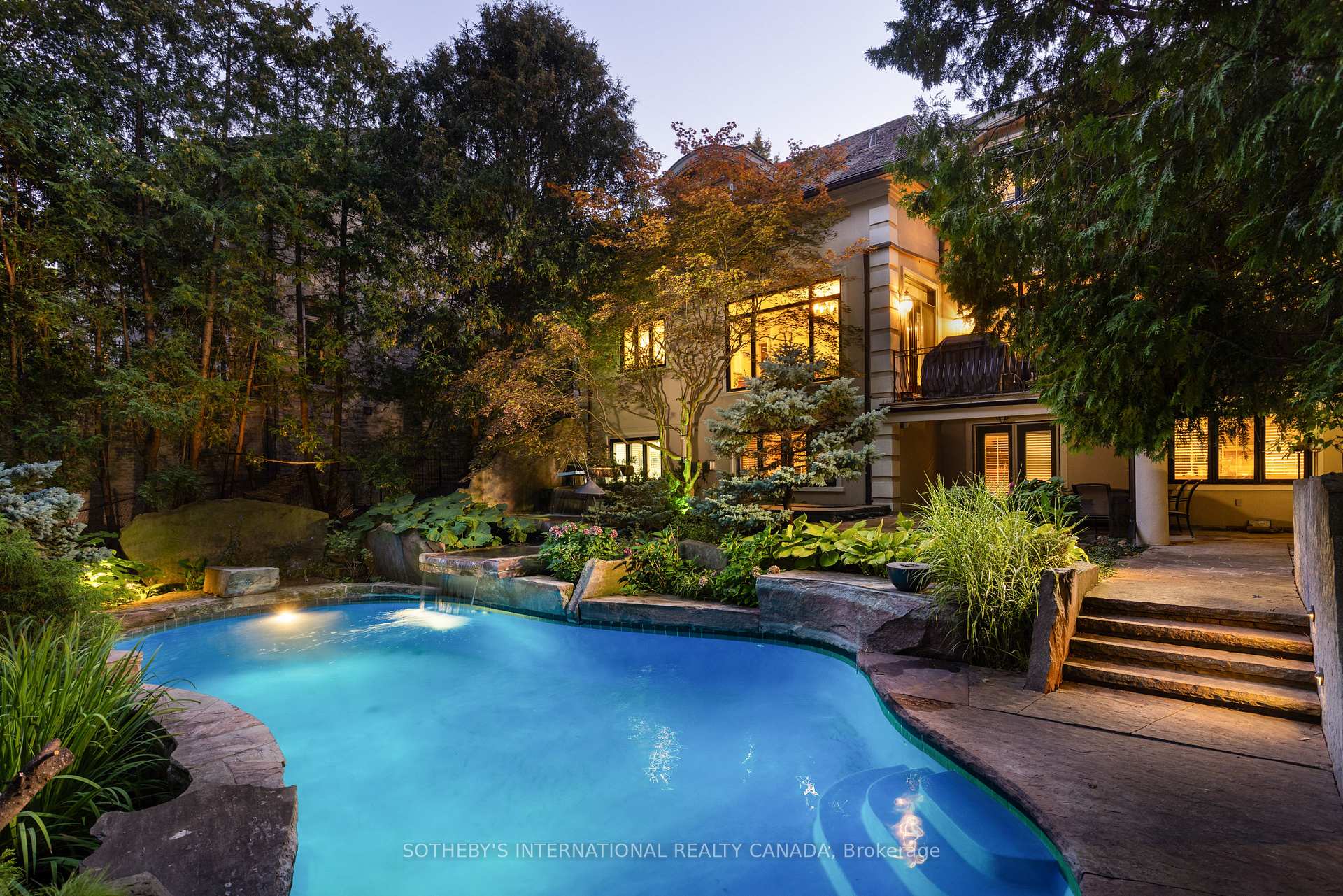 Photo 4 of 23 Edenbrook Hill, Etobicoke, Edenbridge-Humber Valley — HOMEH