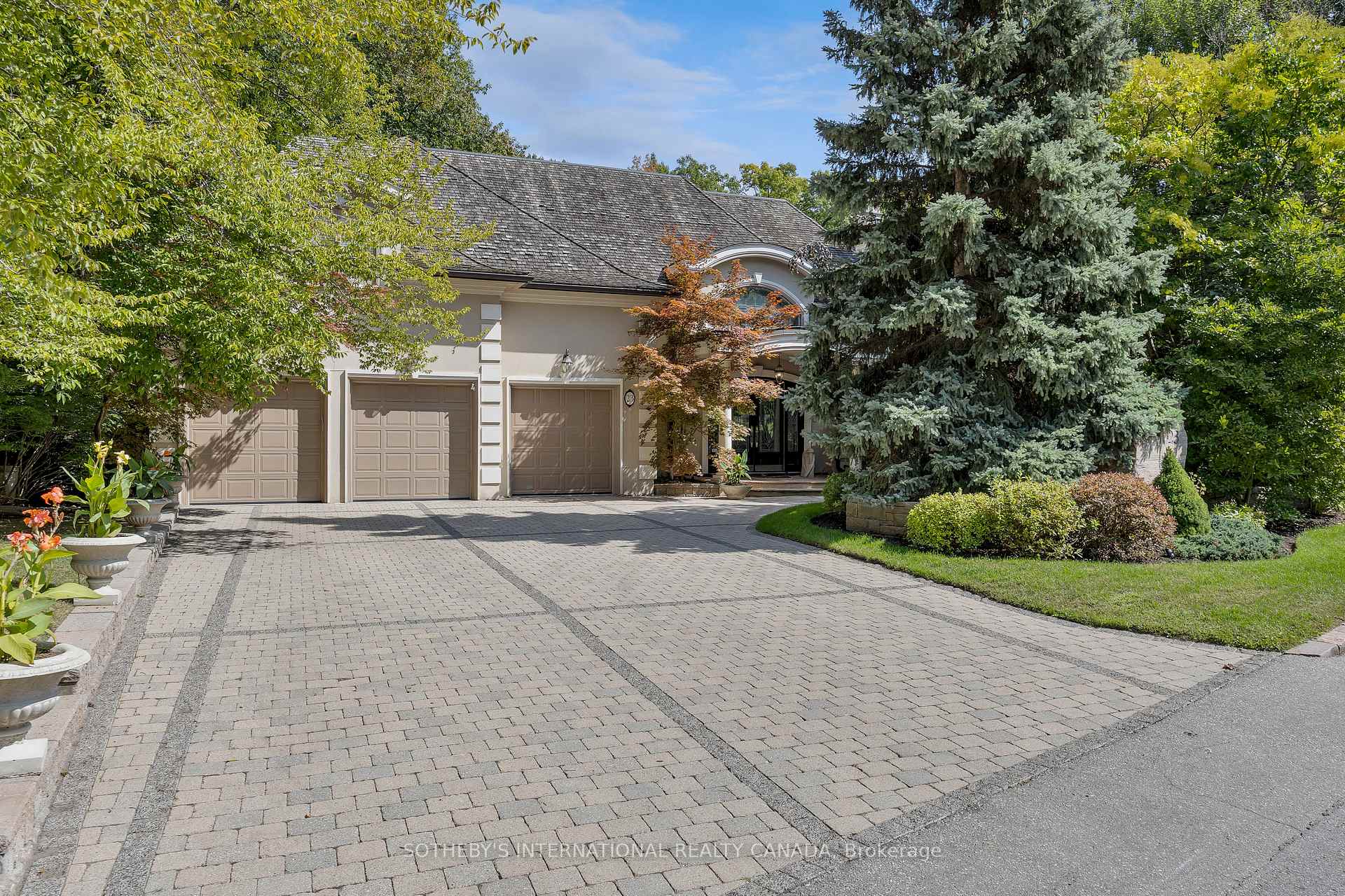 Photo 5 of 23 Edenbrook Hill, Etobicoke, Edenbridge-Humber Valley — HOMEH