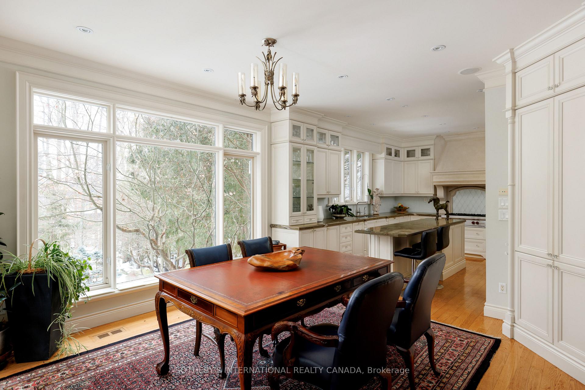 Photo 13 of 23 Edenbrook Hill, Etobicoke, Edenbridge-Humber Valley — HOMEH