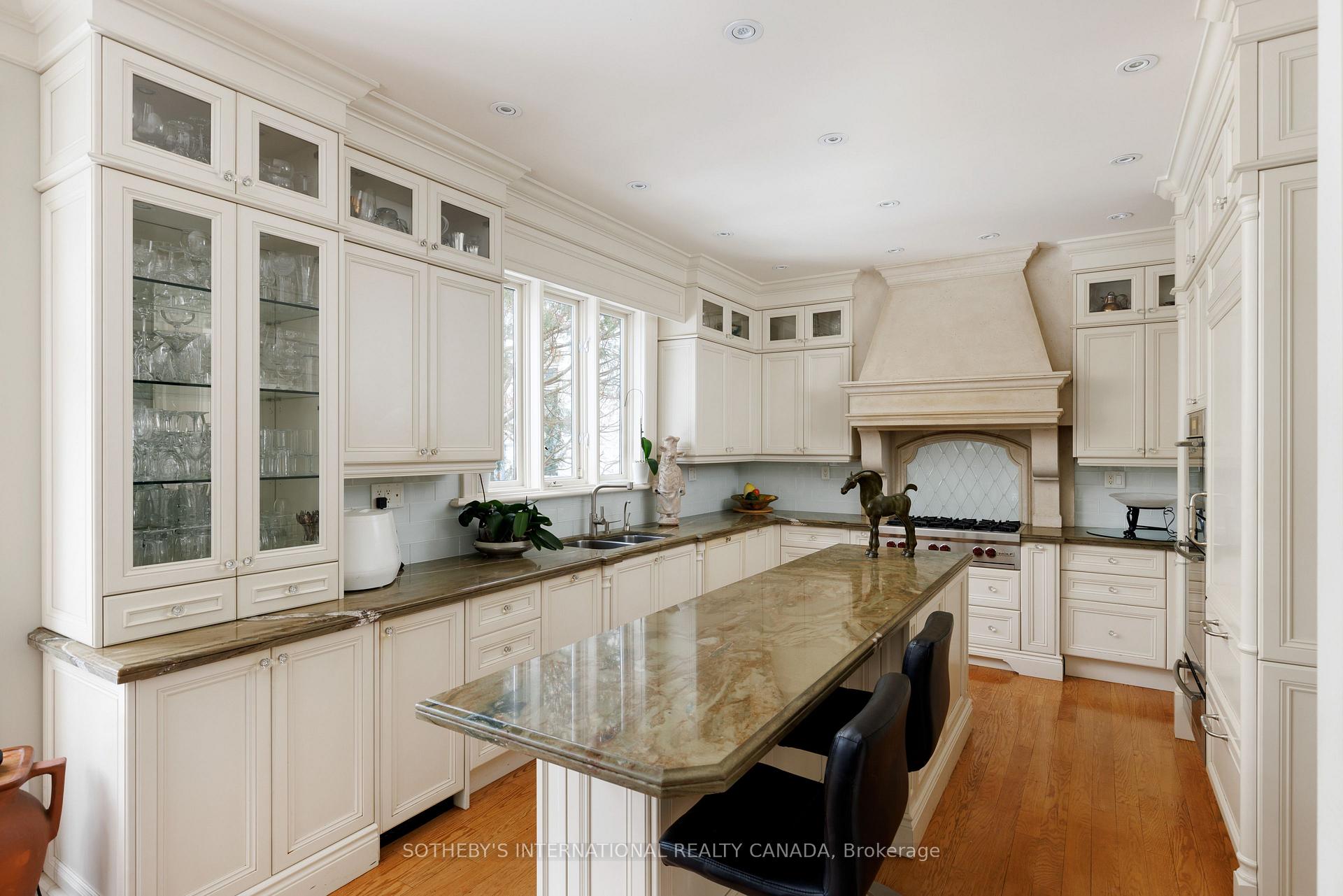 Photo 14 of 23 Edenbrook Hill, Etobicoke, Edenbridge-Humber Valley — HOMEH