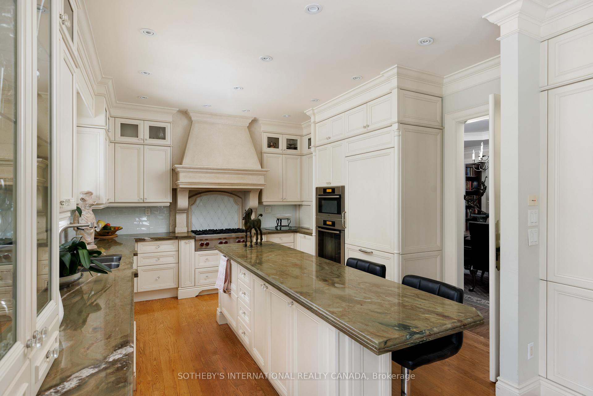 Photo 15 of 23 Edenbrook Hill, Etobicoke, Edenbridge-Humber Valley — HOMEH