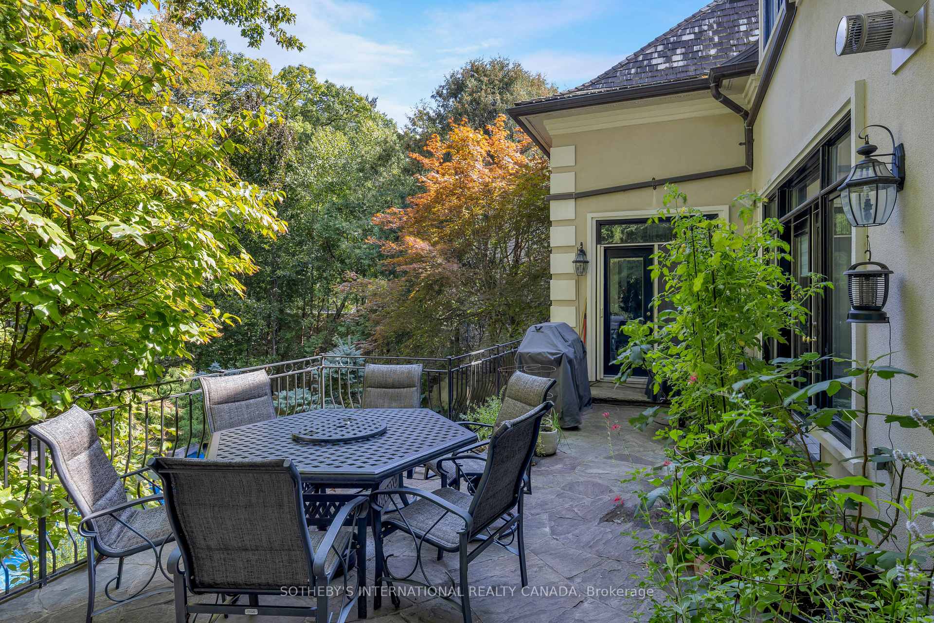 Photo 21 of 23 Edenbrook Hill, Etobicoke, Edenbridge-Humber Valley — HOMEH