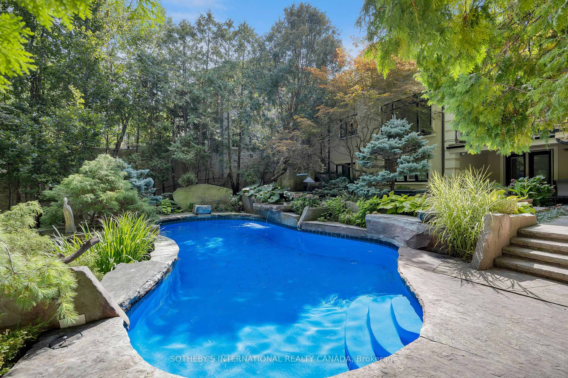 Photo 23 of 23 Edenbrook Hill, Etobicoke, Edenbridge-Humber Valley — HOMEH