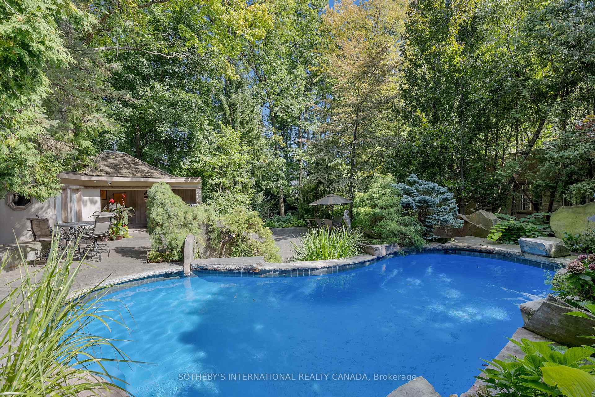 Photo 24 of 23 Edenbrook Hill, Etobicoke, Edenbridge-Humber Valley — HOMEH