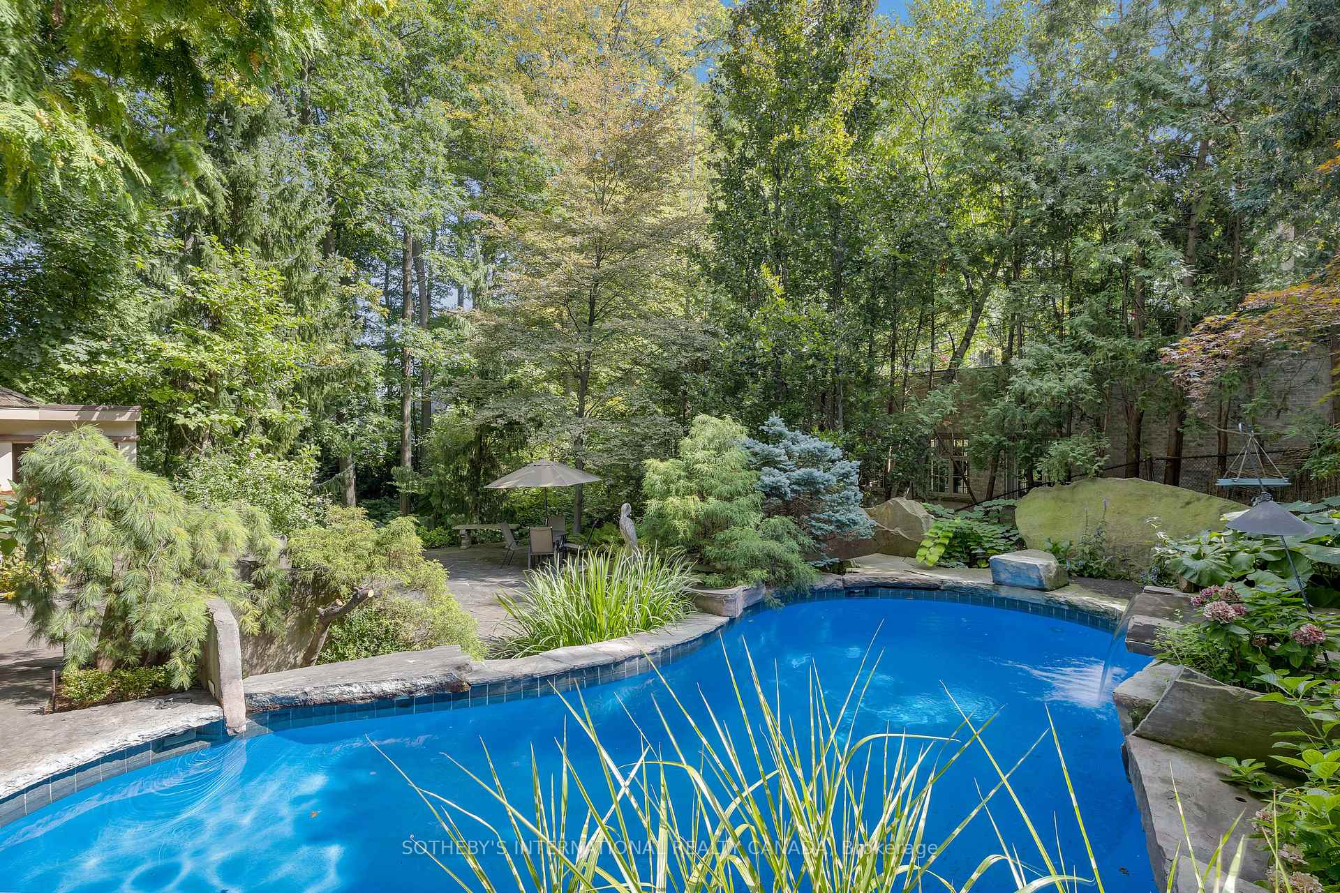 Photo 25 of 23 Edenbrook Hill, Etobicoke, Edenbridge-Humber Valley — HOMEH