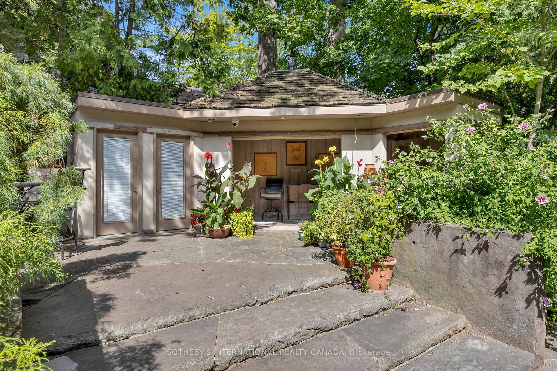 Photo 26 of 23 Edenbrook Hill, Etobicoke, Edenbridge-Humber Valley — HOMEH