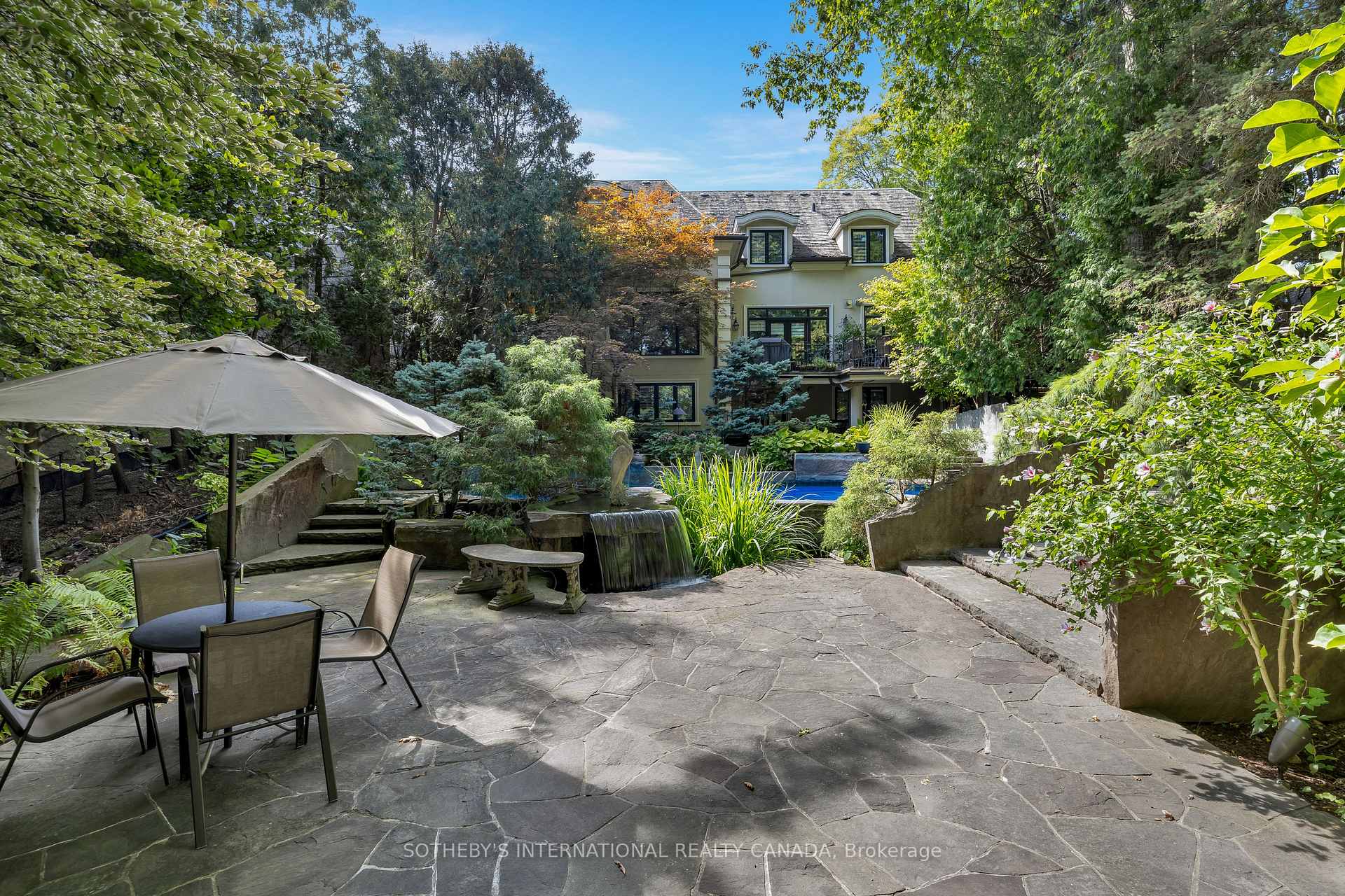 Photo 29 of 23 Edenbrook Hill, Etobicoke, Edenbridge-Humber Valley — HOMEH