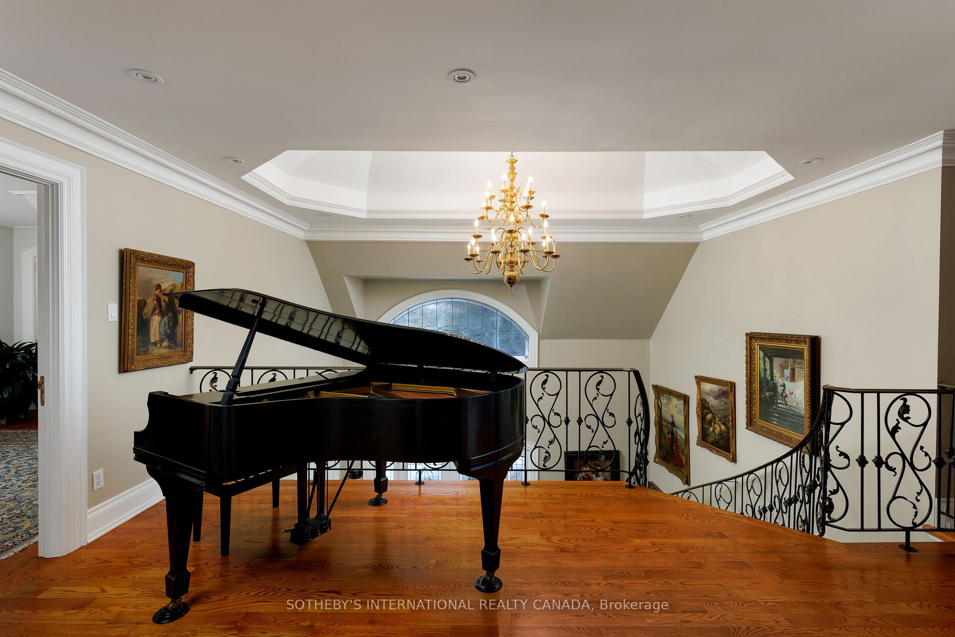 Photo 33 of 23 Edenbrook Hill, Etobicoke, Edenbridge-Humber Valley — HOMEH