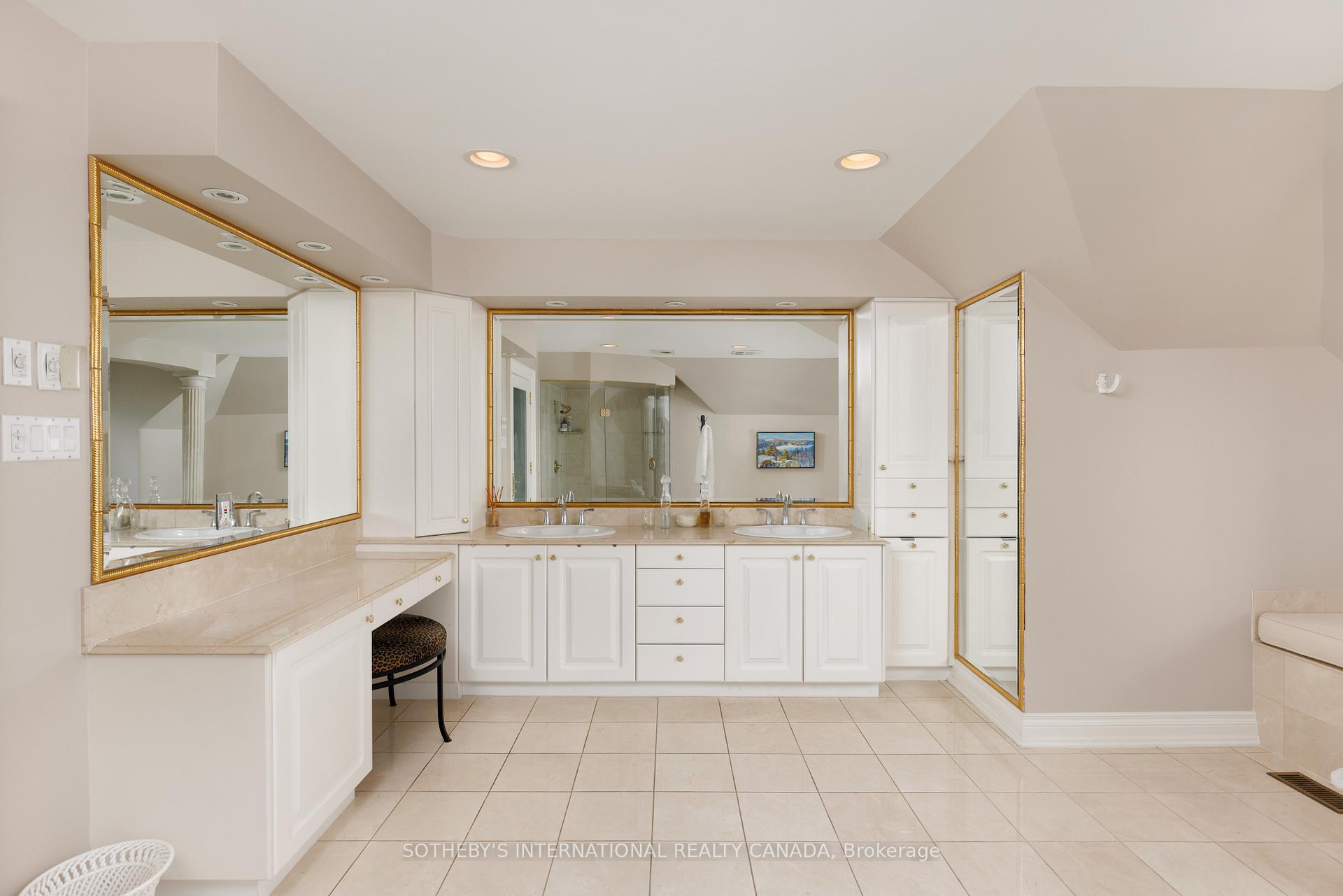 Photo 37 of 23 Edenbrook Hill, Etobicoke, Edenbridge-Humber Valley — HOMEH