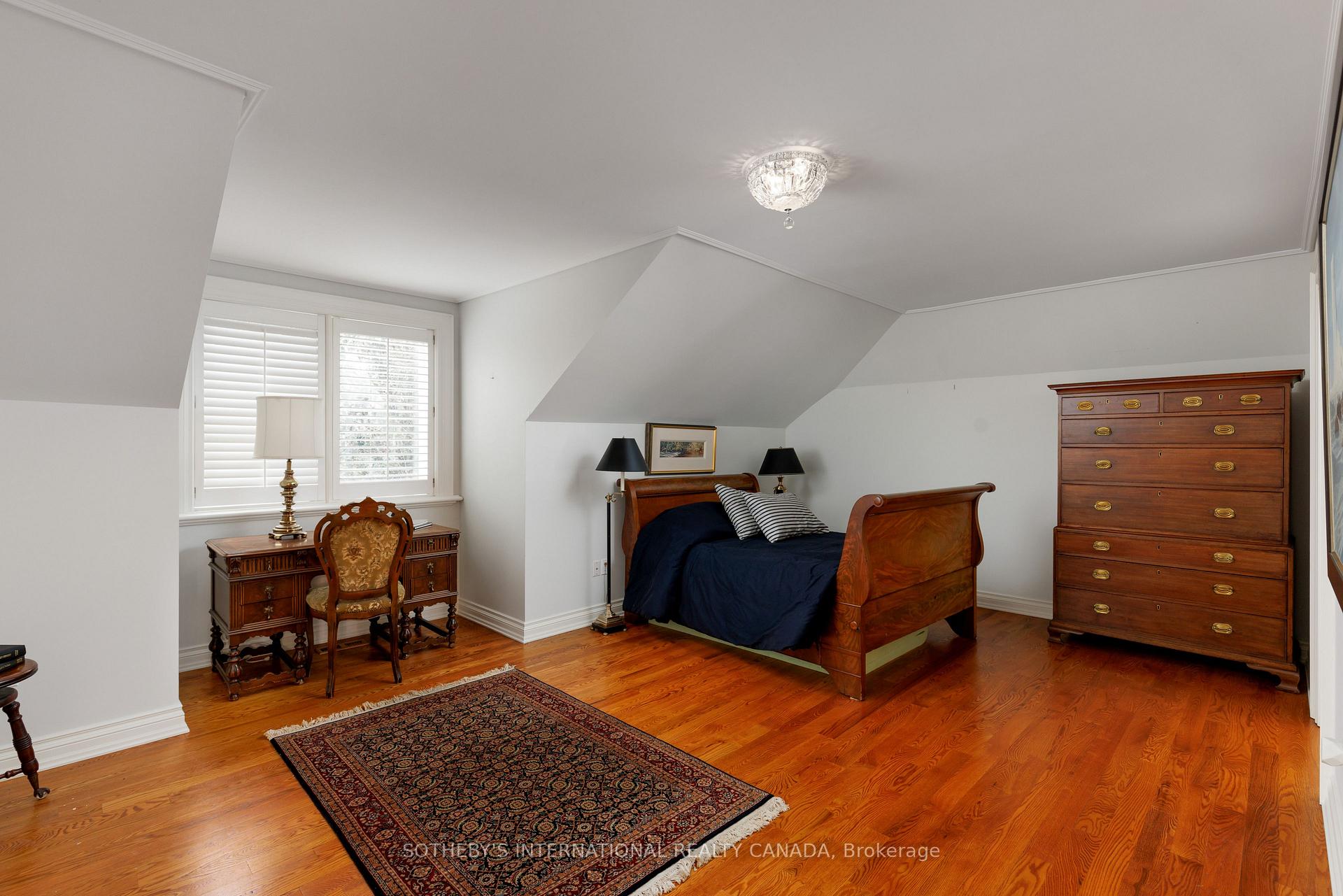 Photo 39 of 23 Edenbrook Hill, Etobicoke, Edenbridge-Humber Valley — HOMEH