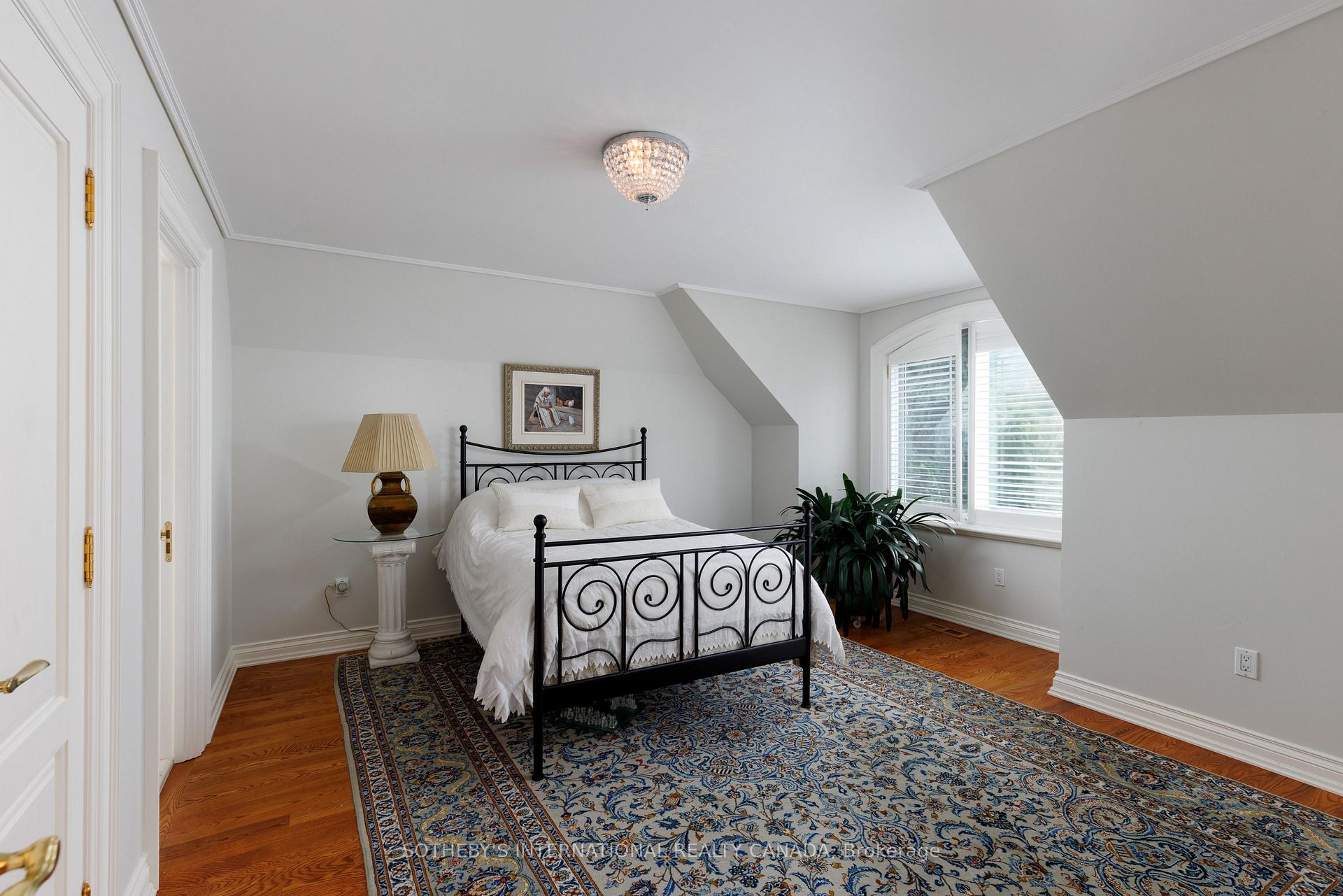 Photo 42 of 23 Edenbrook Hill, Etobicoke, Edenbridge-Humber Valley — HOMEH