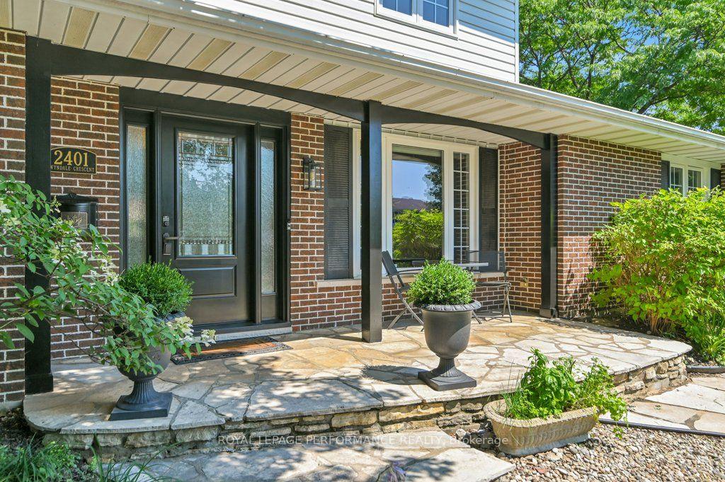 Photo 5 of 2401 Wyndale Crescent, Ottawa, Guildwood Estates - Urbandale Acres — HOMEH