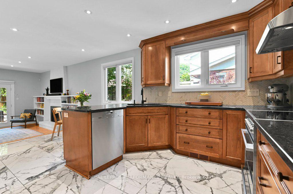 Photo 13 of 2401 Wyndale Crescent, Ottawa, Guildwood Estates - Urbandale Acres — HOMEH