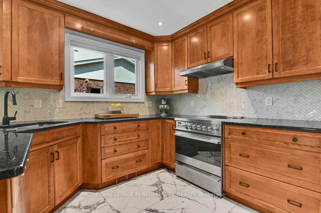 Photo 14 of 2401 Wyndale Crescent, Ottawa, Guildwood Estates - Urbandale Acres — HOMEH