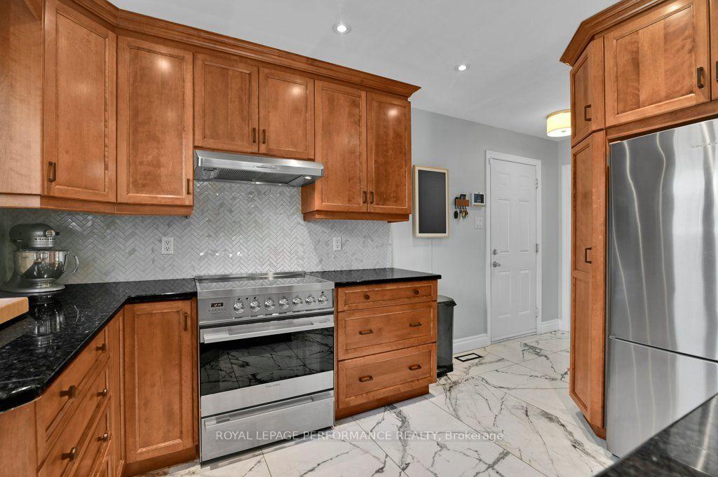 Photo 15 of 2401 Wyndale Crescent, Ottawa, Guildwood Estates - Urbandale Acres — HOMEH