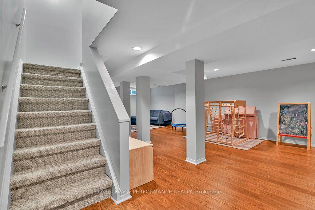 Photo 31 of 2401 Wyndale Crescent, Ottawa, Guildwood Estates - Urbandale Acres — HOMEH