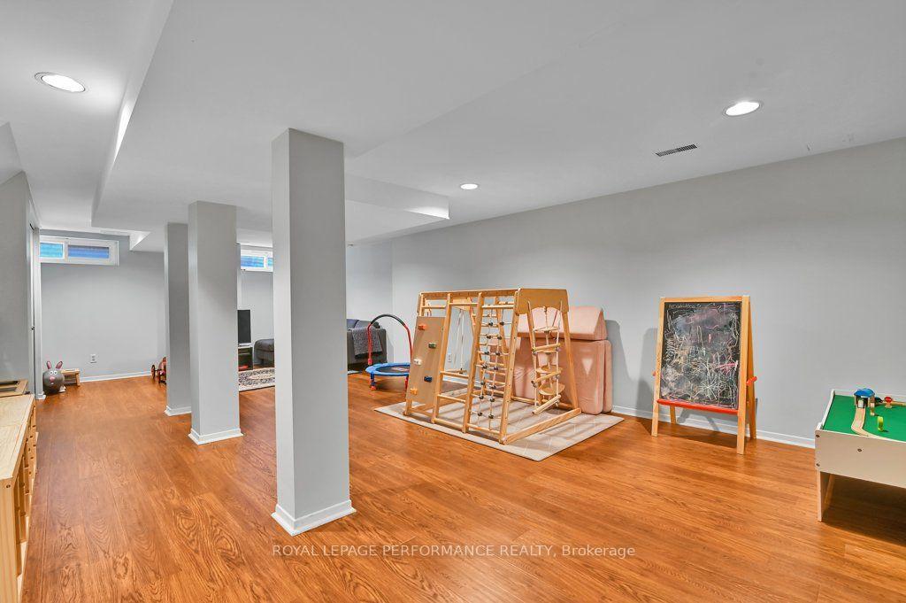 Photo 32 of 2401 Wyndale Crescent, Ottawa, Guildwood Estates - Urbandale Acres — HOMEH
