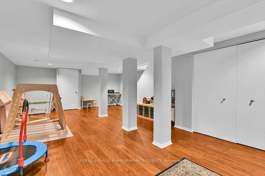Photo 33 of 2401 Wyndale Crescent, Ottawa, Guildwood Estates - Urbandale Acres — HOMEH