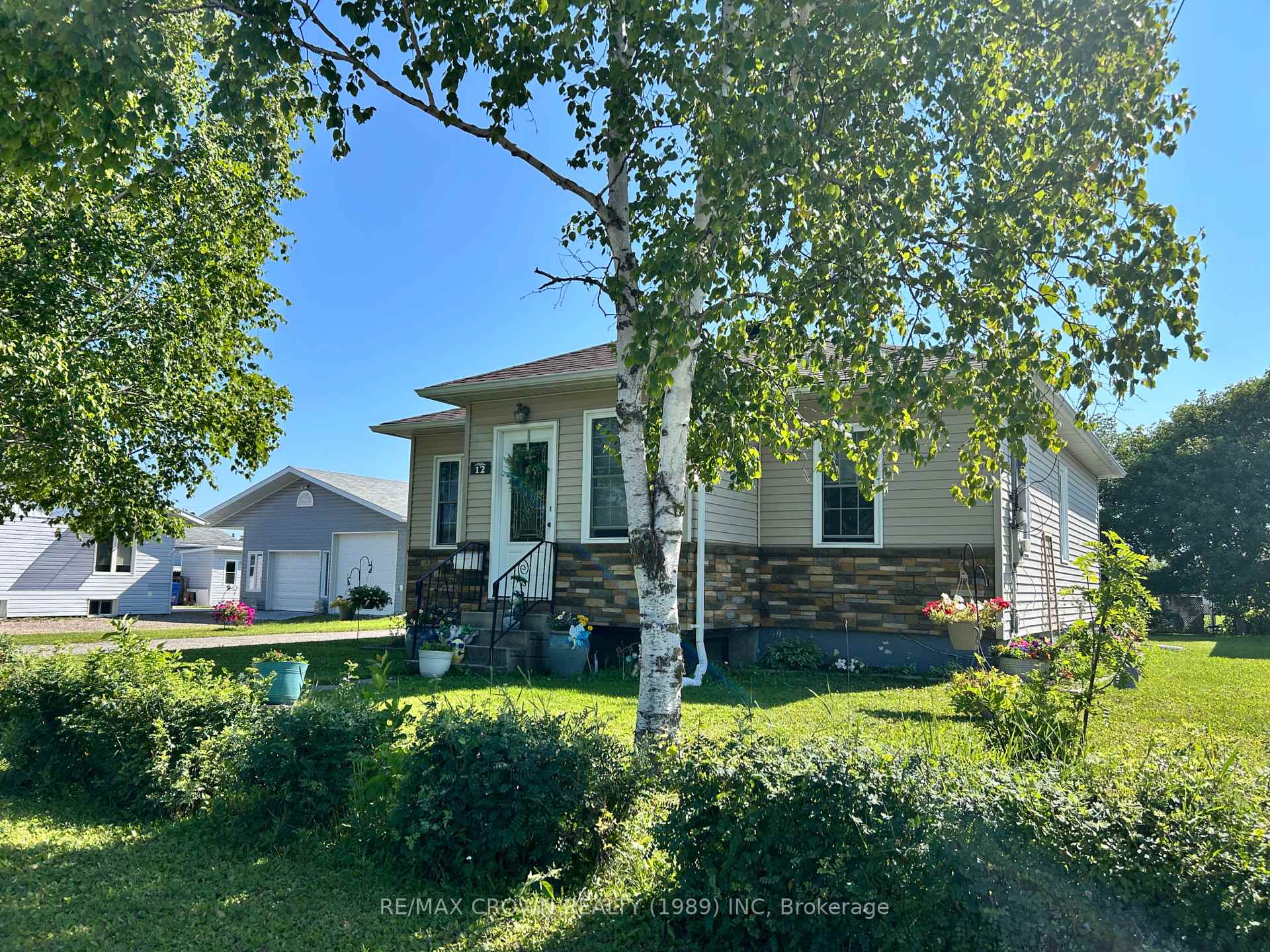 Photo 2 of 12 Erickson Avenue, Kapuskasing — HOMEH