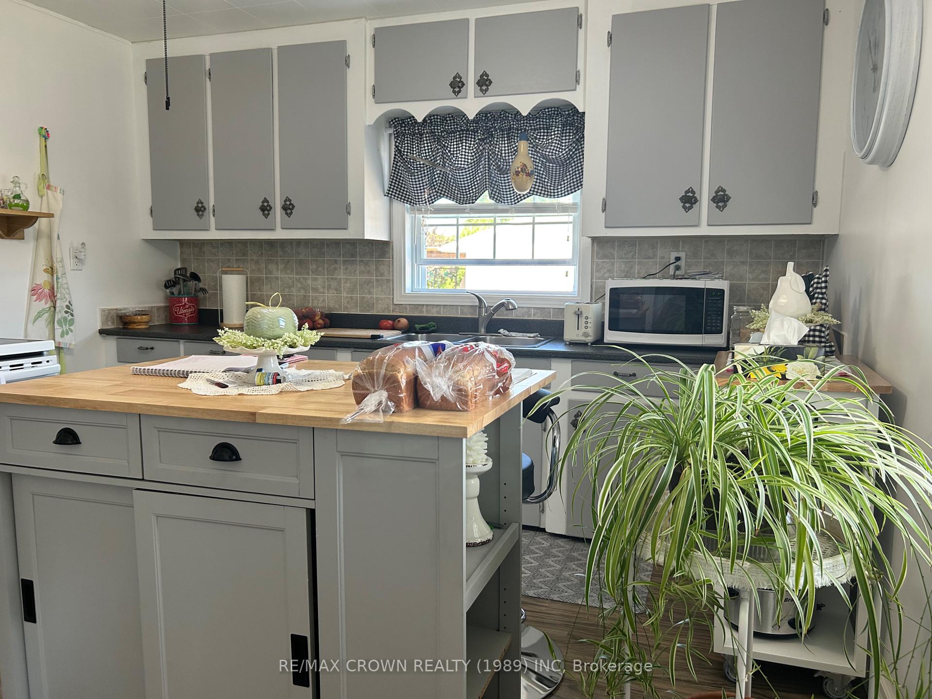 Photo 8 of 12 Erickson Avenue, Kapuskasing — HOMEH