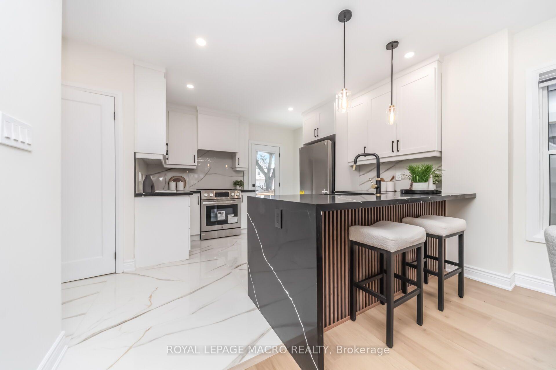 Photo 18 of 40 Glendale Avenue N, Hamilton, Crown Point — HOMEH